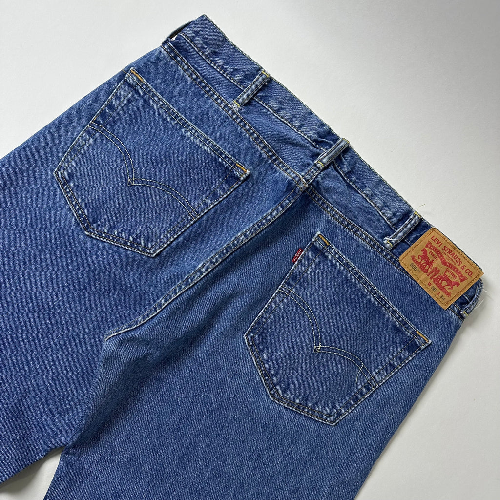 Levi’s 505 Regular Straight Fit Jeans in Medium Stonewash (Size 38)