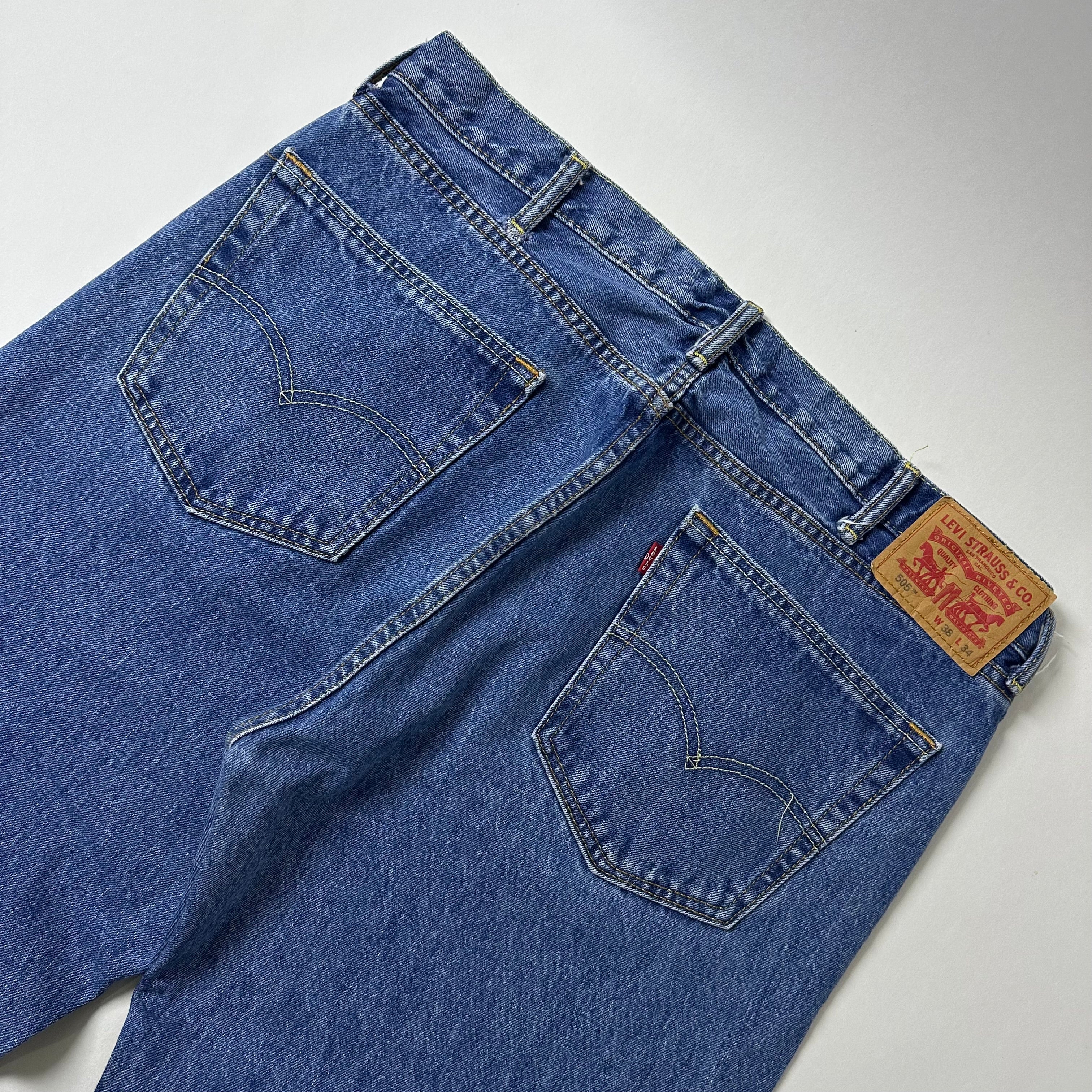 Levi’s 505 Regular Straight Fit Jeans in Medium Stonewash (Size 38)