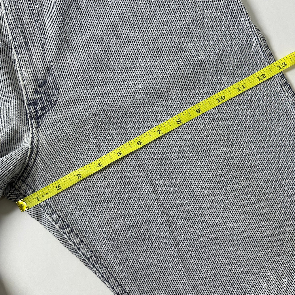 Vintage Levi’s 550 Relaxed Tapered Fit Corduroy Jeans in Gray (Size 34)