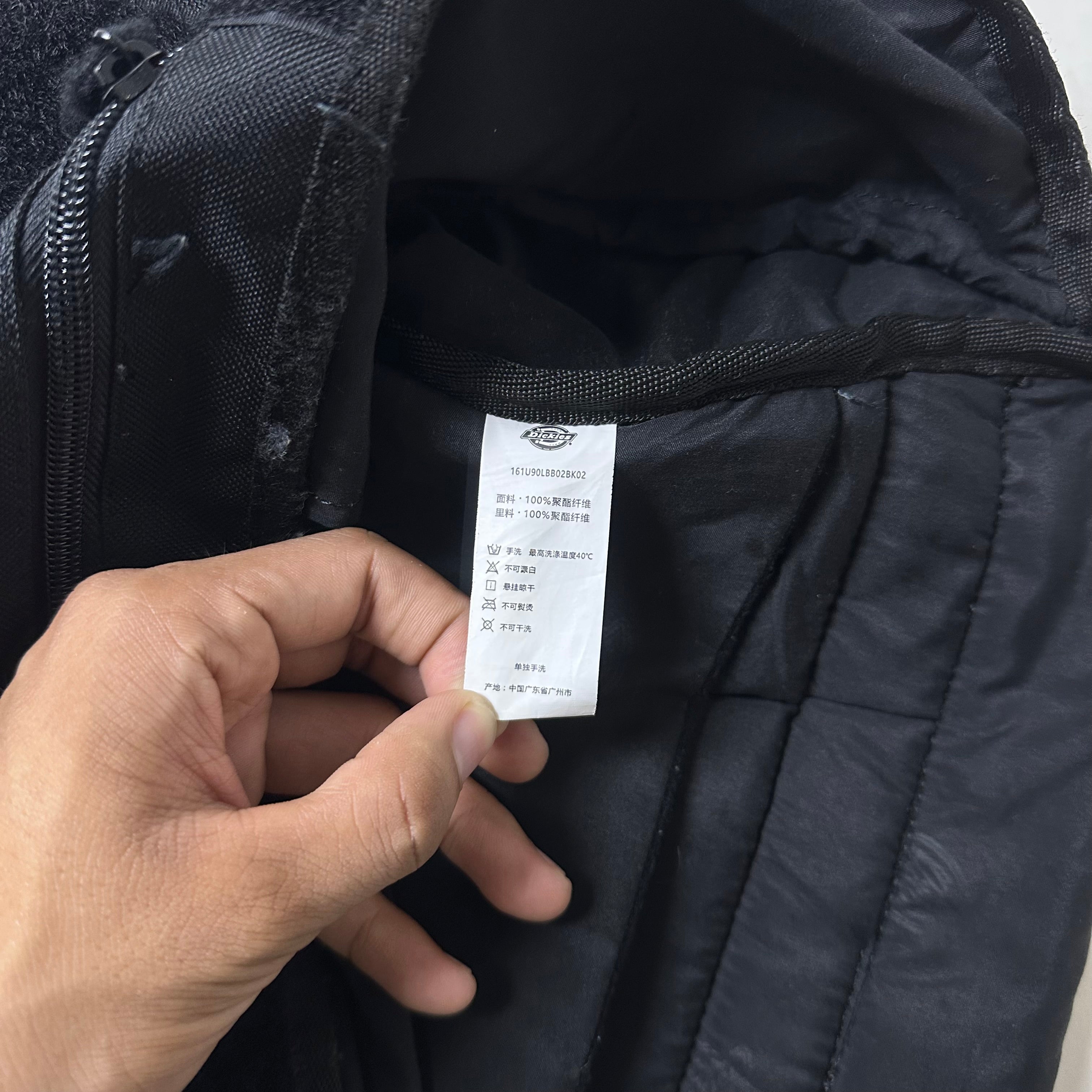 Dickies Messenger Bag in Black