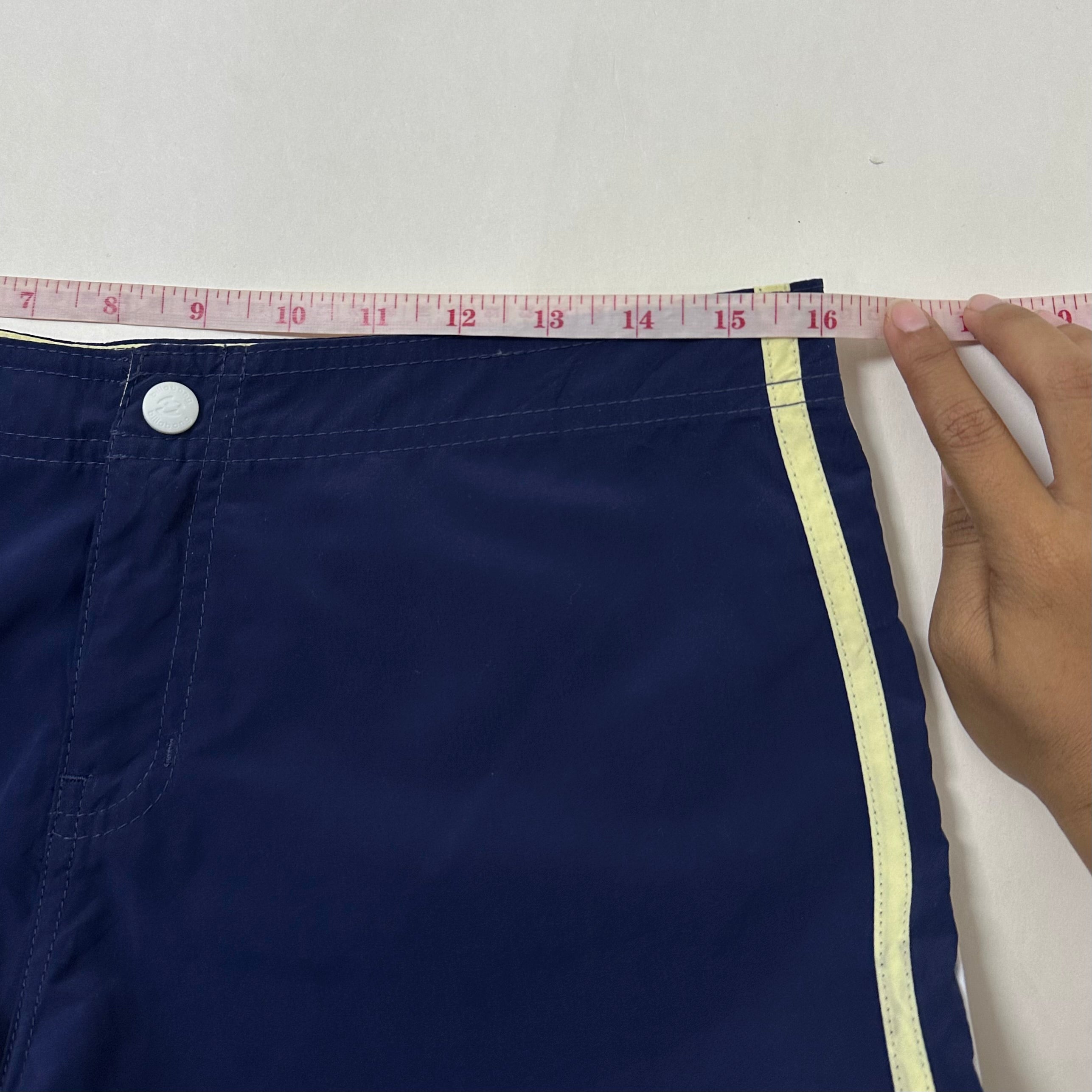 2000’s Billabong Board Shorts in Navy Blue and Yellow Color way Size 32