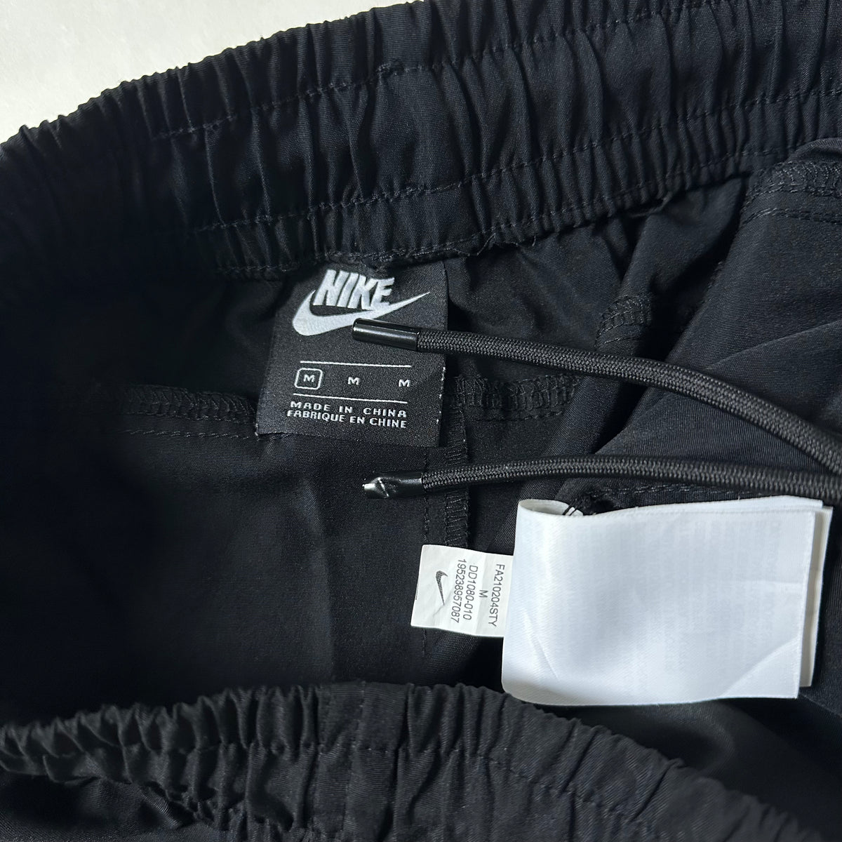 Nike Cargo Shorts in Black (Size 28-34)