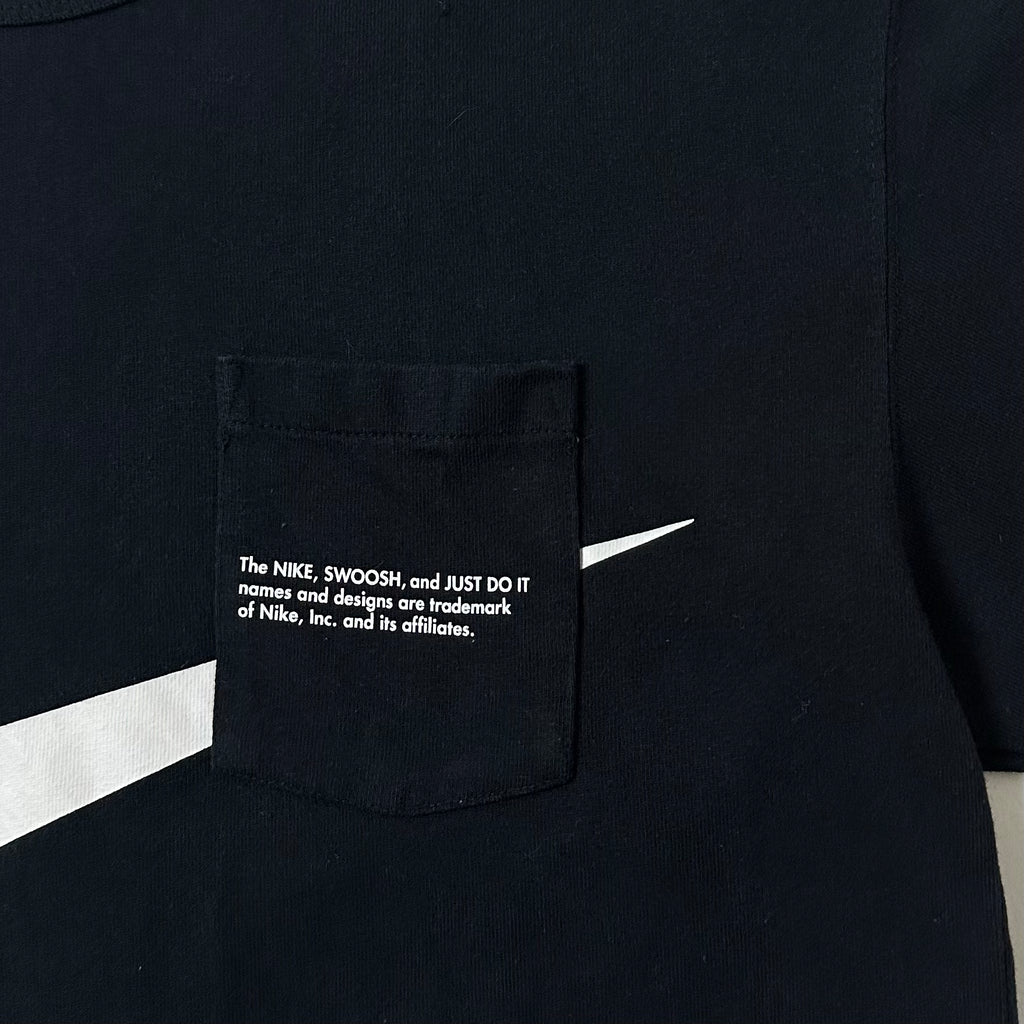 NIKE Big Swoosh Loose Fit Pocket T-shirt in Black (Size Large)