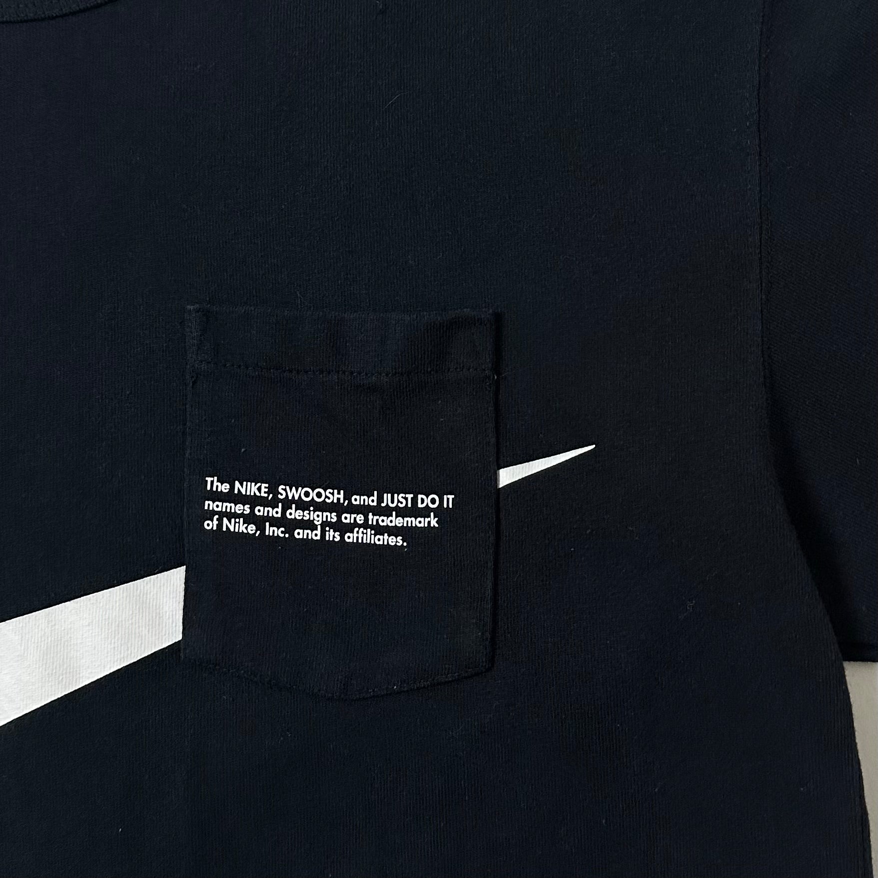 NIKE Big Swoosh Loose Fit Pocket T-shirt in Black (Size Large)