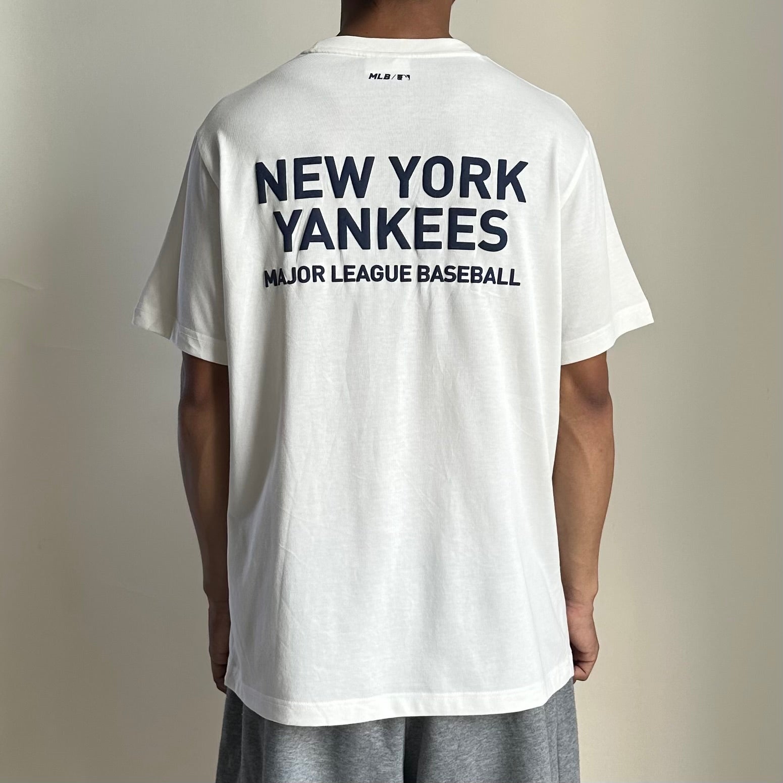 MLB New York Yankees T-shirt in White Size Medium (Fits Large)
