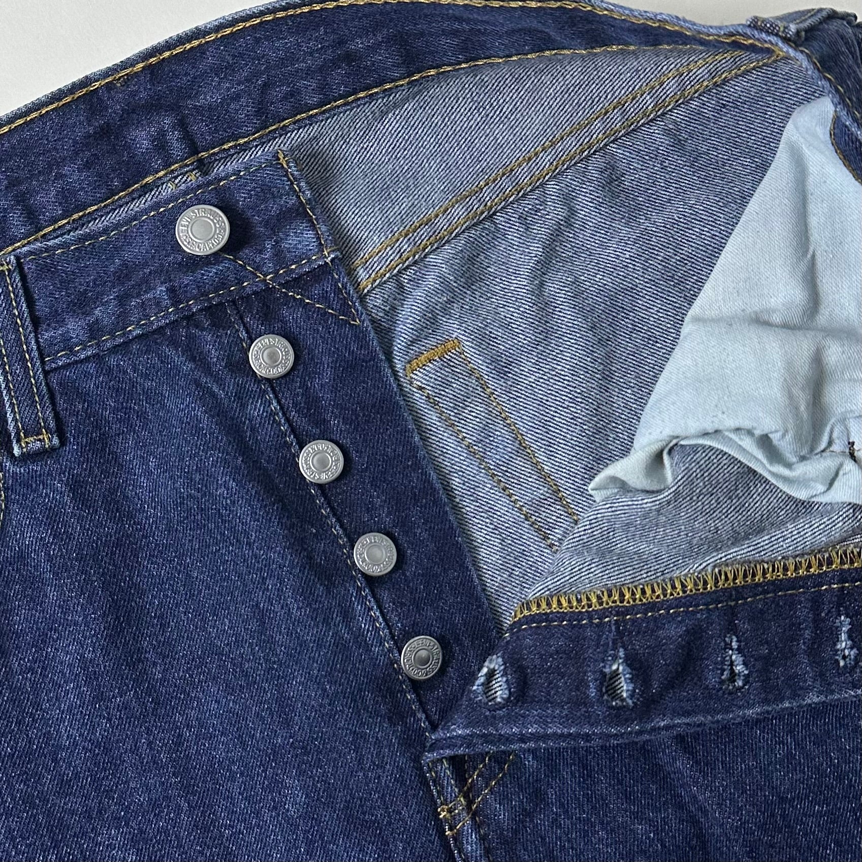 Levi’s 501 Original Fit Jeans Extended Patch Button Fly in Rinse Dark Wash (Size 32)