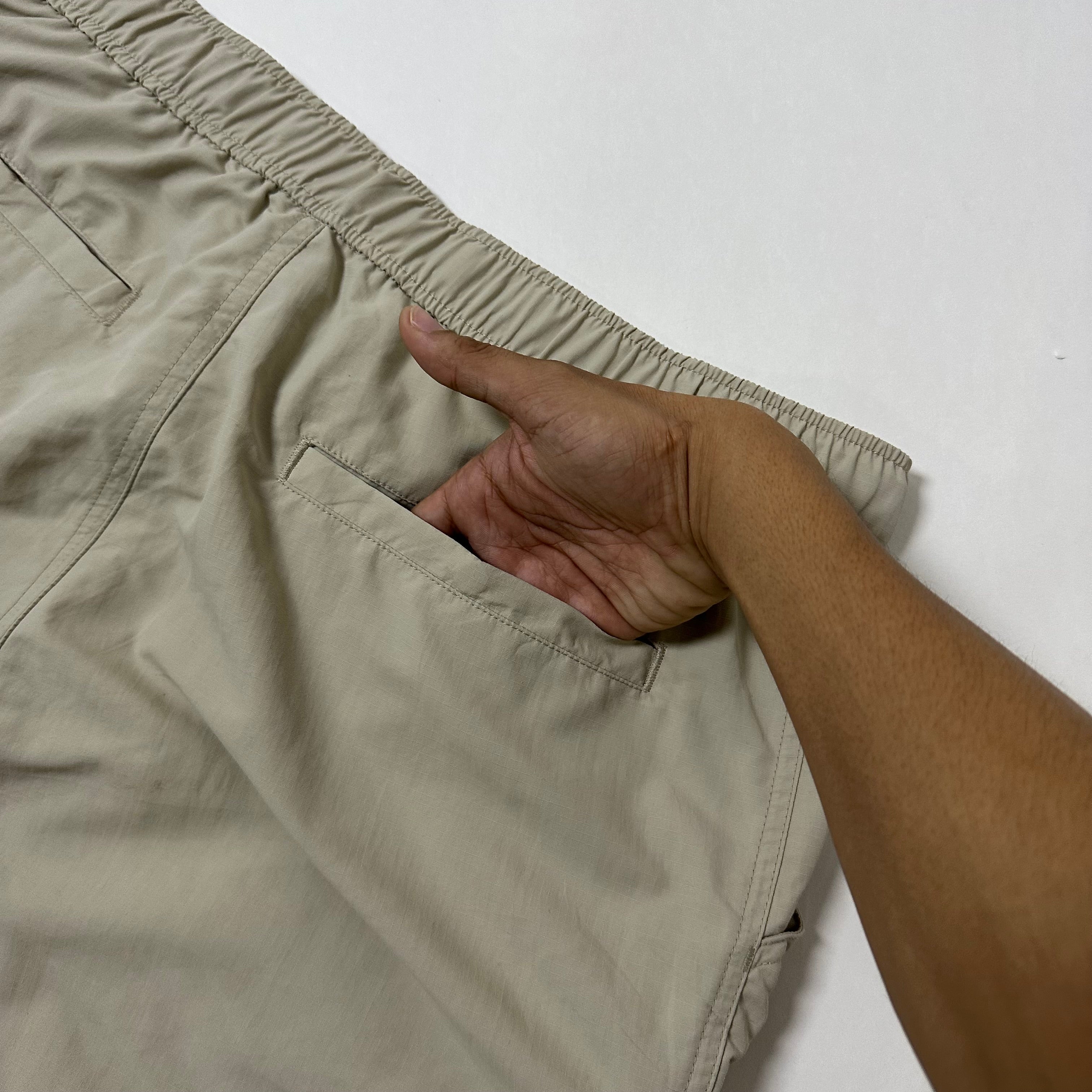 Uniqlo Geared Shorts Beige (Size 33-36)