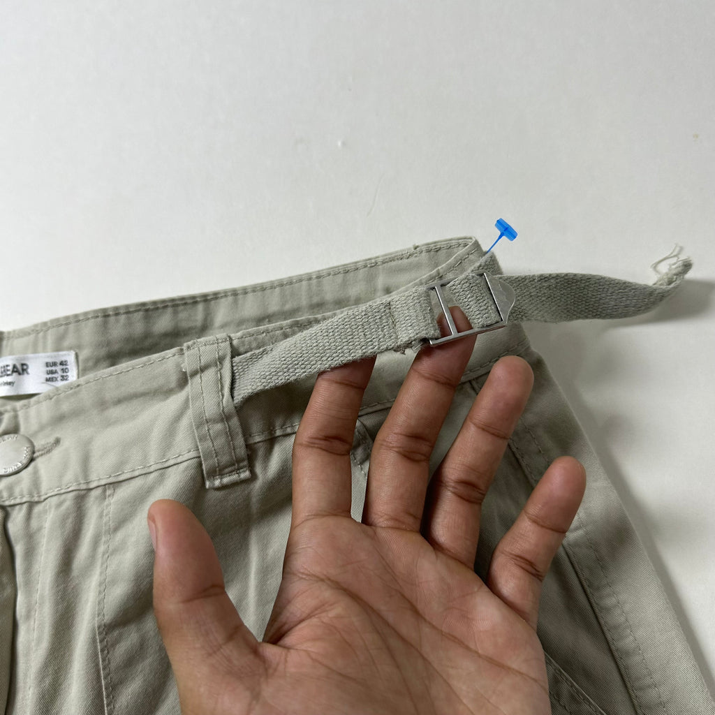 PULL&BEAR Baggy Cargo Pants in Beige (Size 30-32)