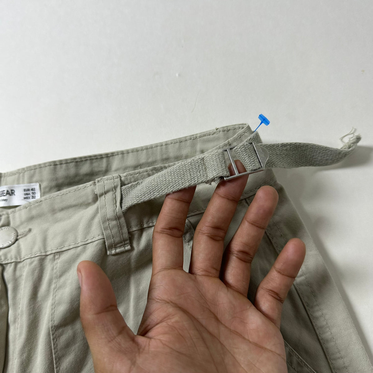 PULL&BEAR Baggy Cargo Pants in Beige (Size 30-32)