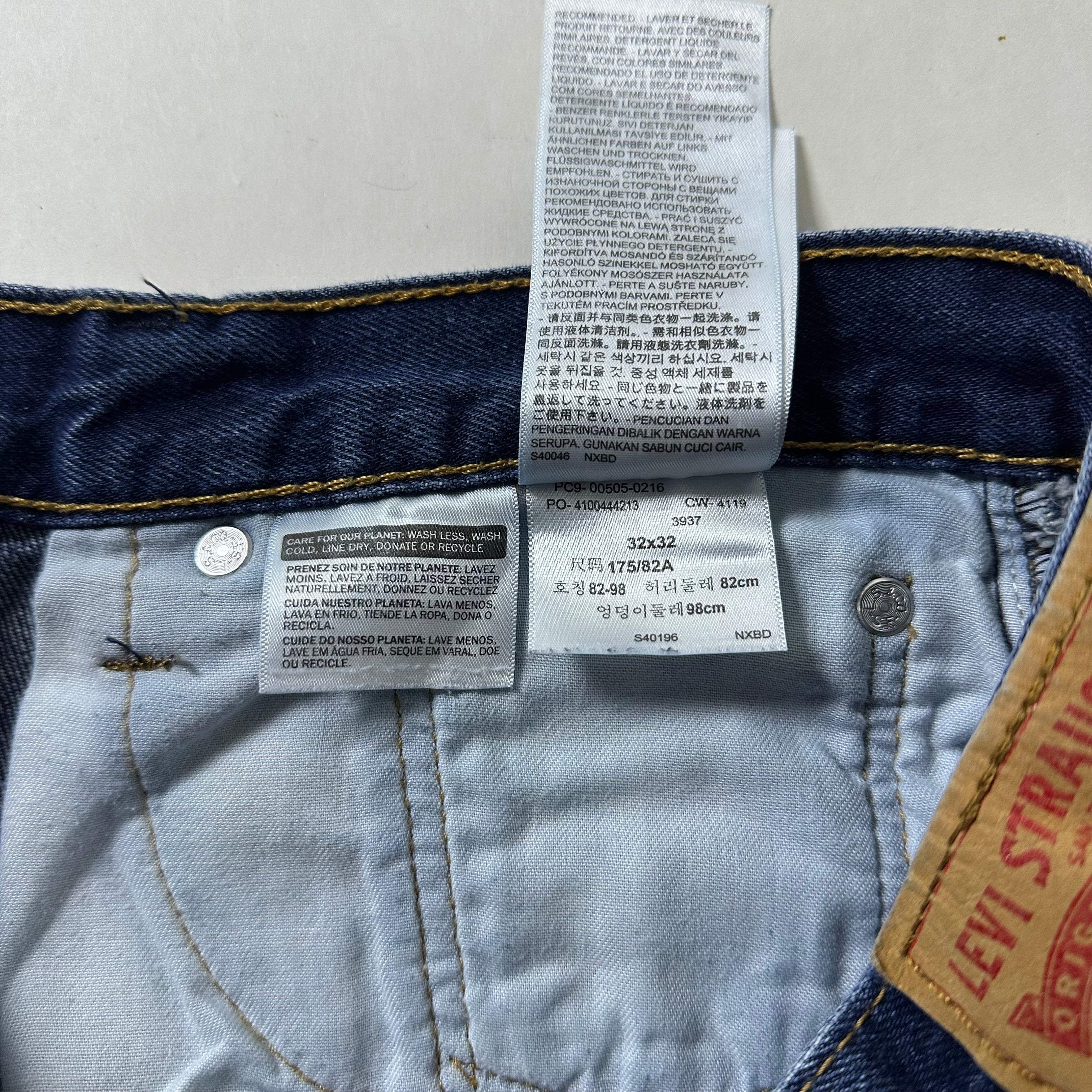 Levi’s 505 Regular Straight Fit in Dark Stonewash Blue Denim (Size 32)
