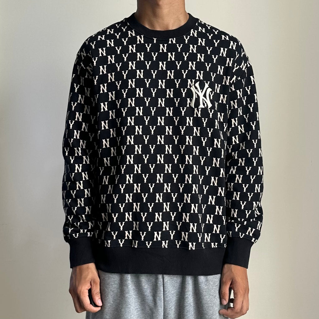 MLB NY Yankees Monogram Crewneck Sweatshirt in Black Small on tag (Best Fit Medium)