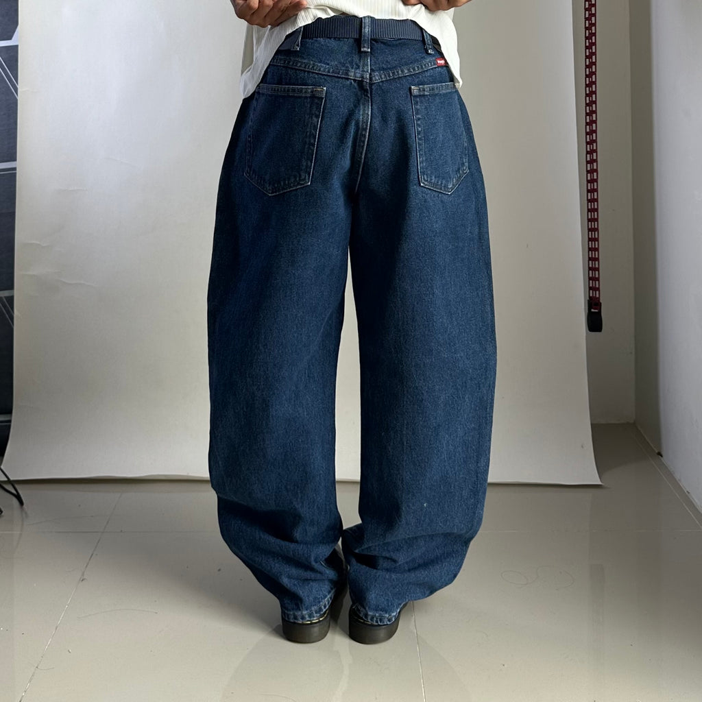 Wrangler Five Star Premium Denim Relaxed Fit Jeans in Dark Stone (Size 36)