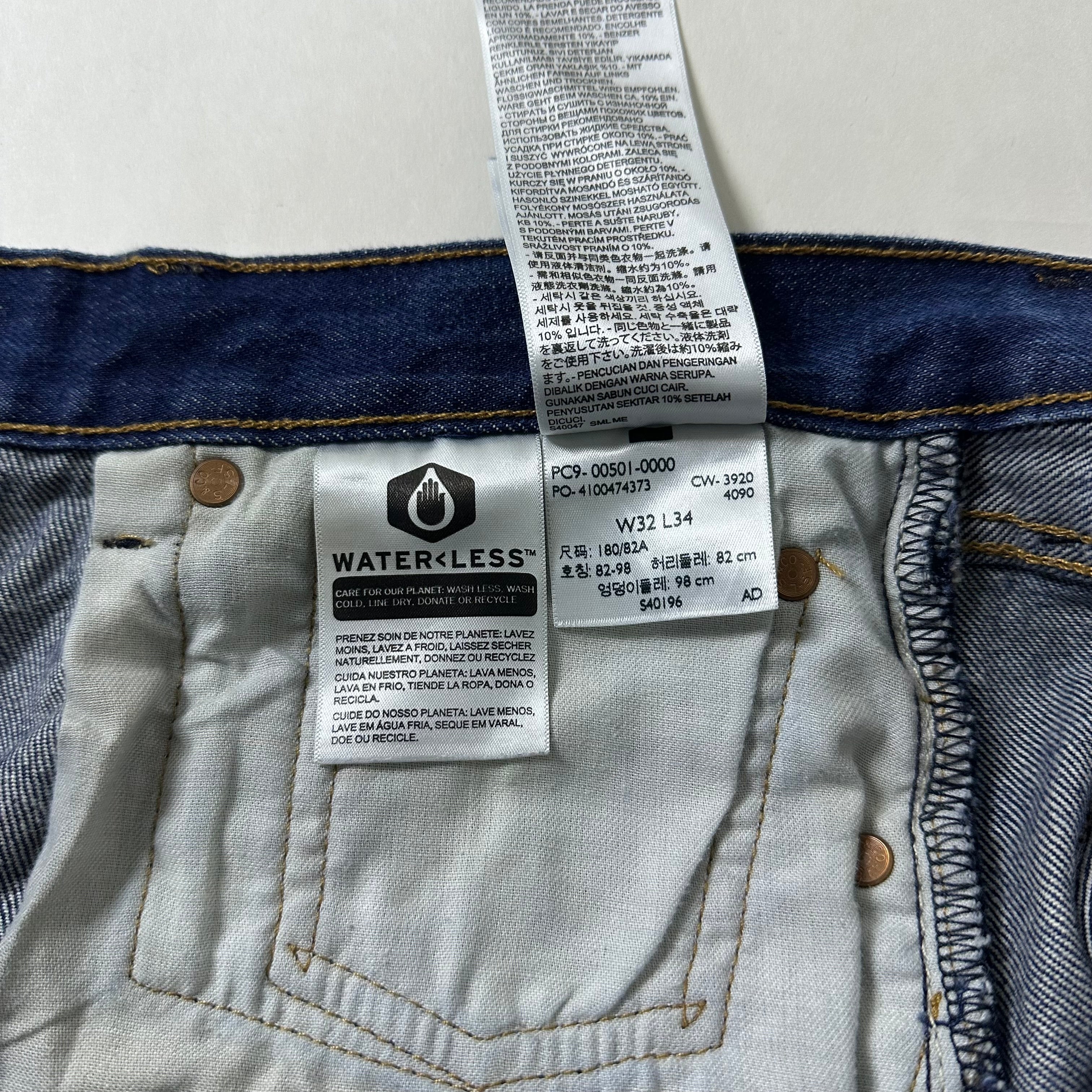 Levi’s 501 Original Fit Jeans Extended Patch in Classic Indigo Dark Wash STF (Size 32)