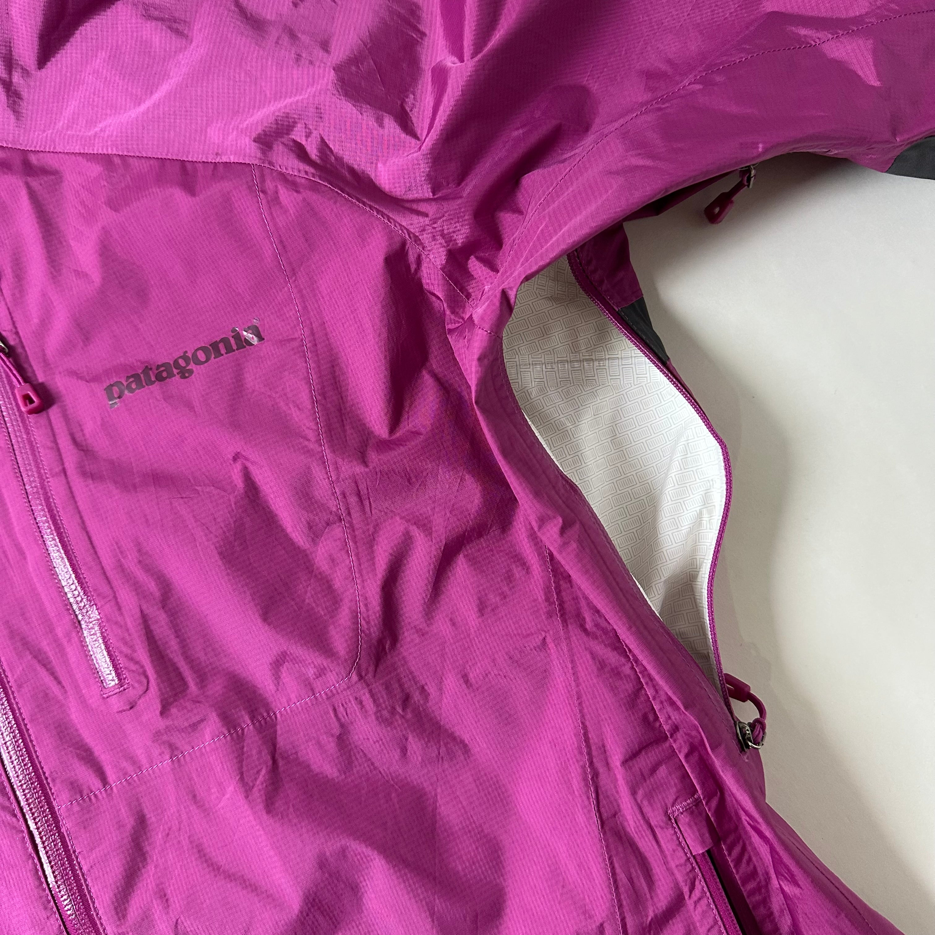 Patagonina H2No Waterproof Women’s Windbreaker Rain Jacket in Magenta (Size Large)