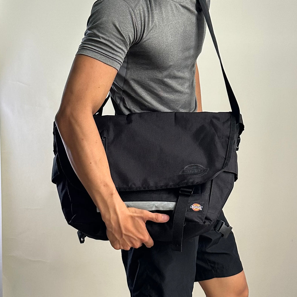 Dickies Messenger Bag in Black