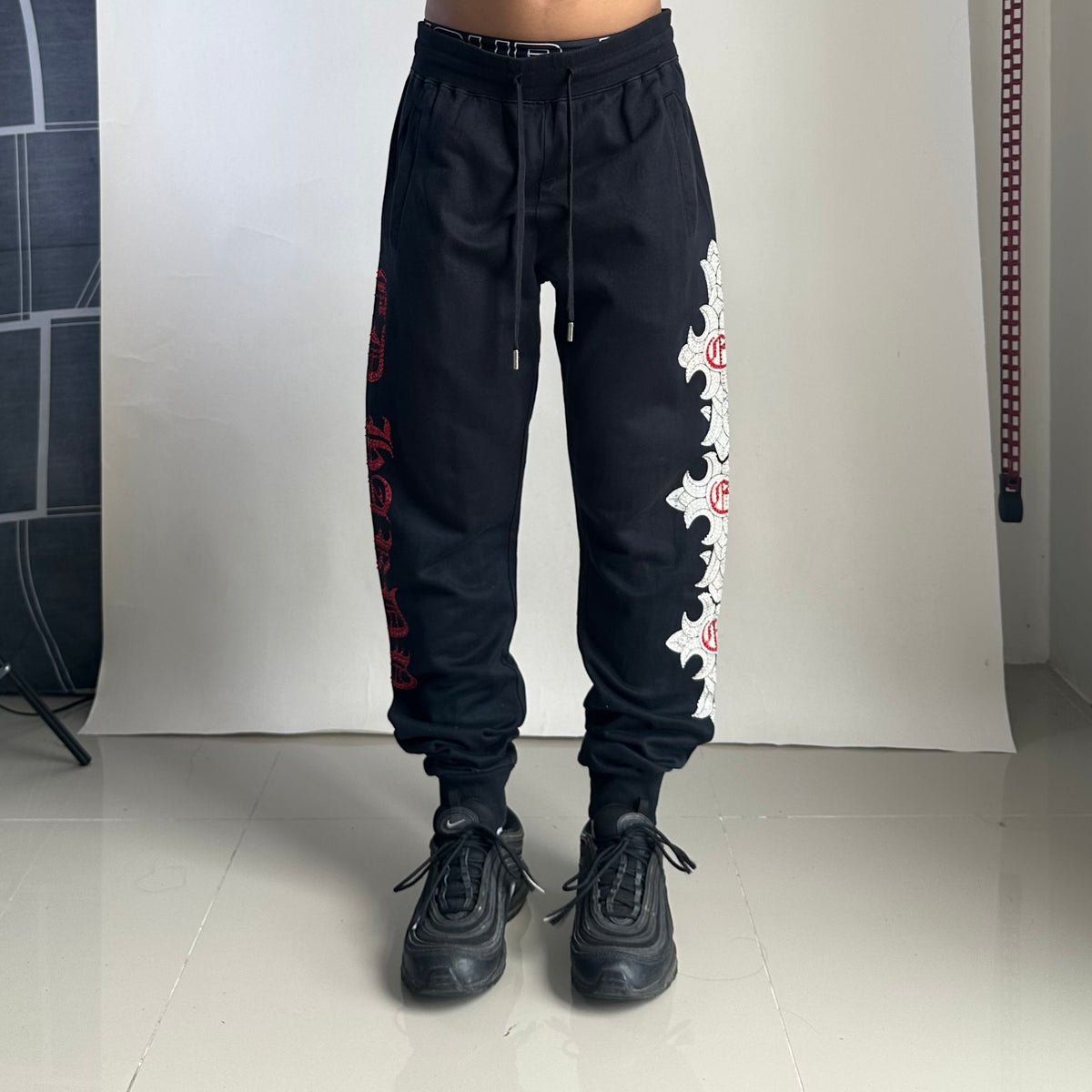 Ed Hardy Cross Jogger Pants in Black (Size Small 30-36)