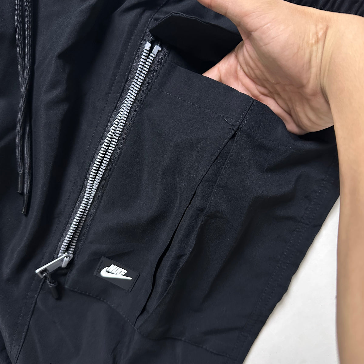 Nike Cargo Shorts in Black (Size 28-34)