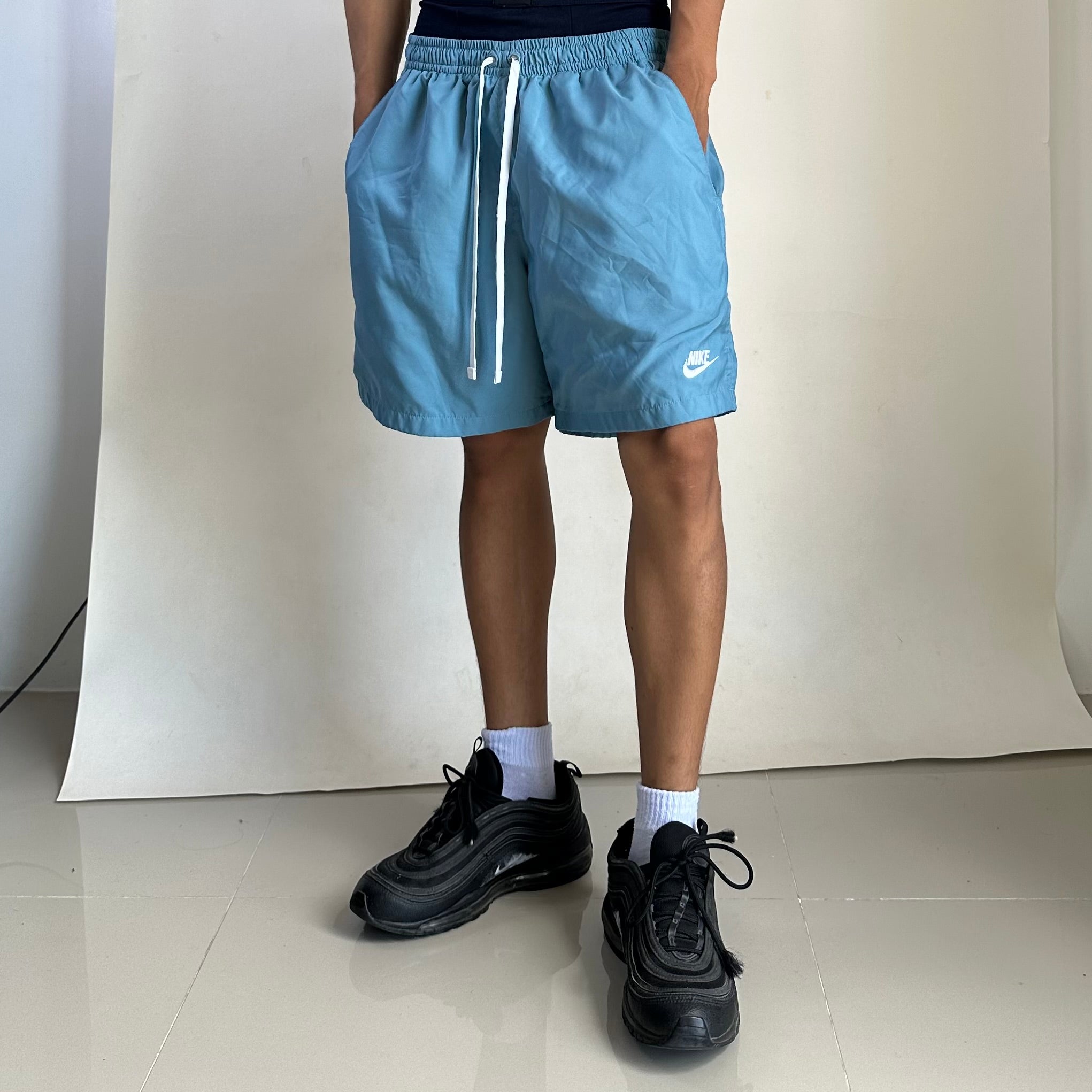 Nike Sportswear Woven Flow Shorts in Cerulean Blue (Size Large 30-36)