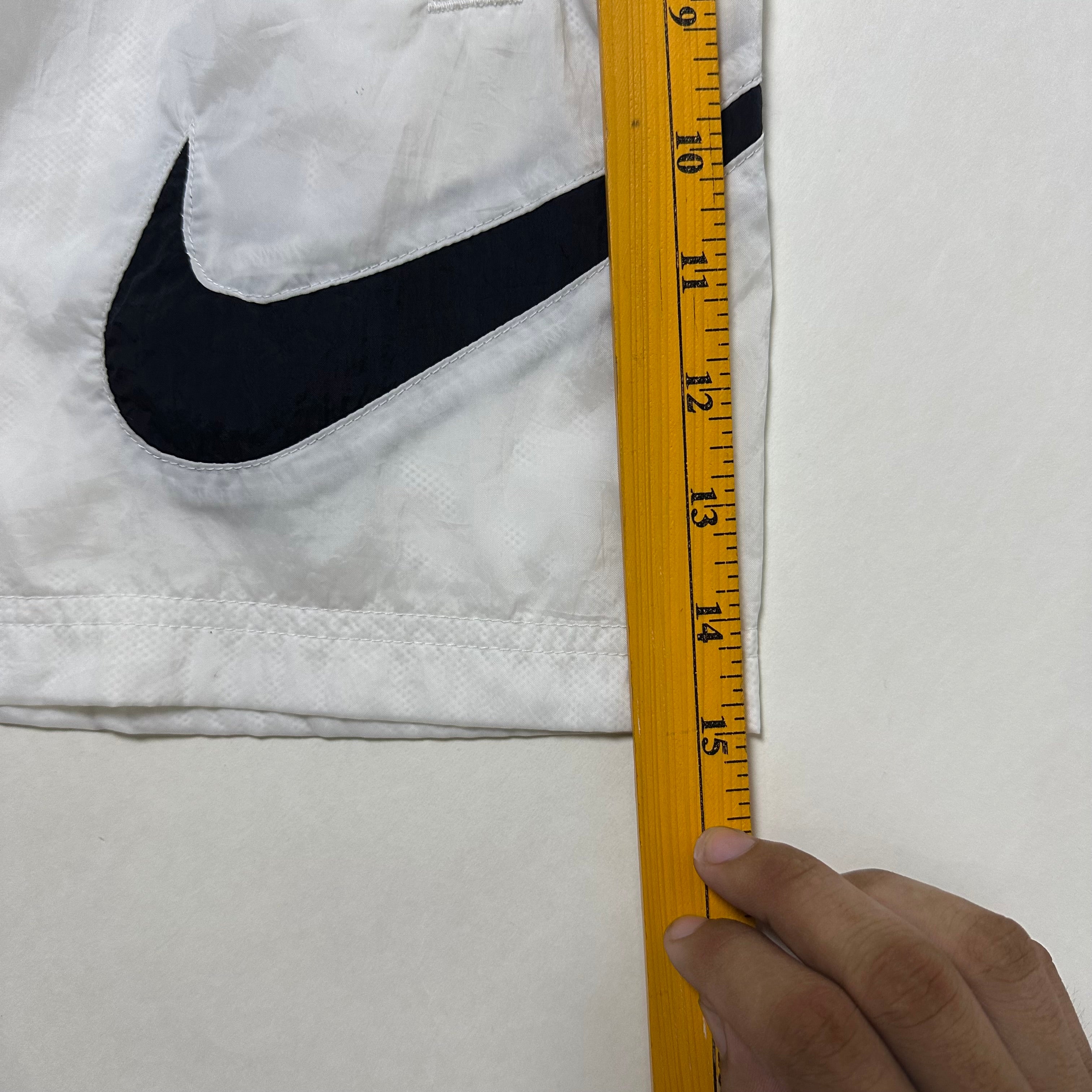 Nike Sportswear Essential High-Rise Woven shorts in White for Women (Size XS 20-28)
