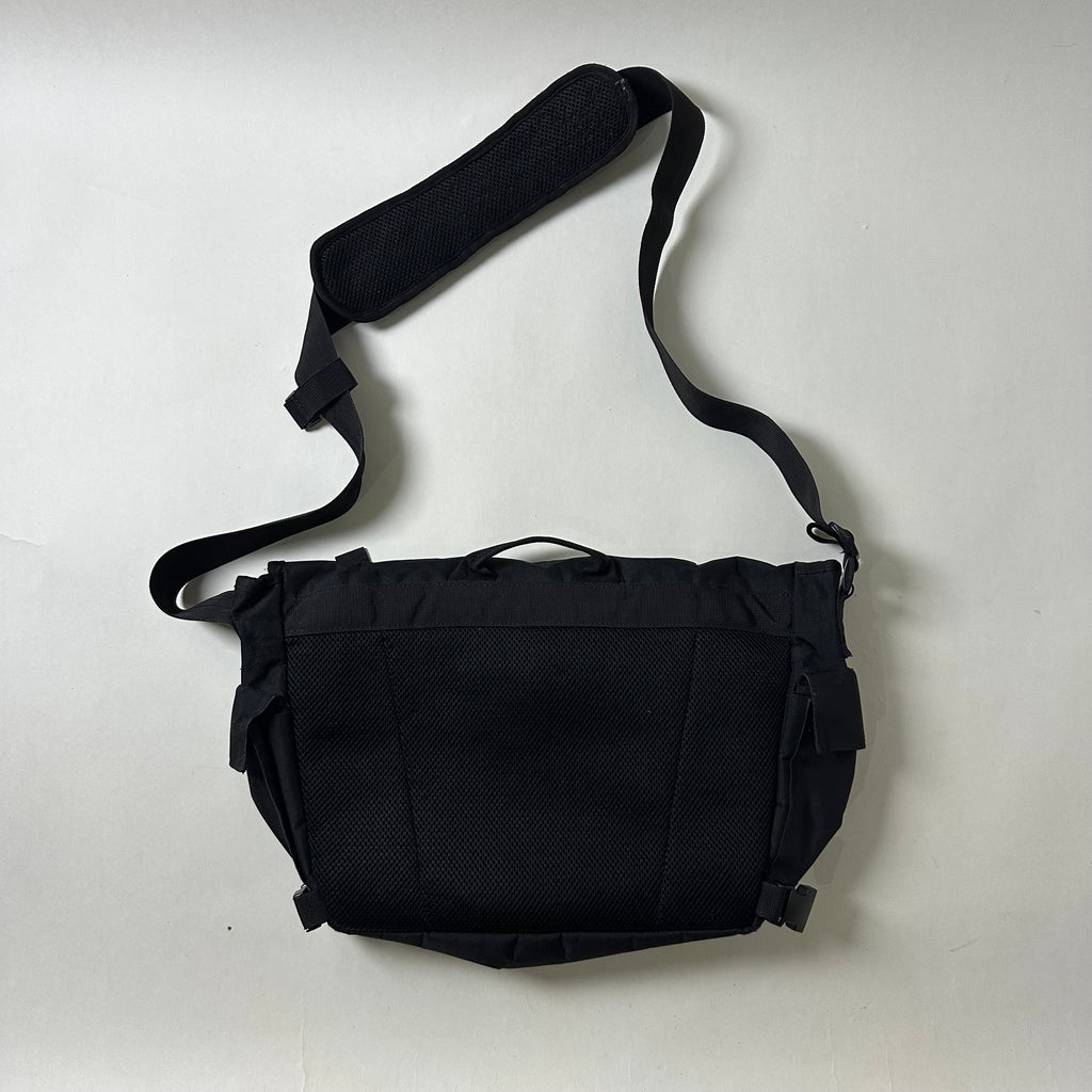 Dickies Messenger Bag in Black
