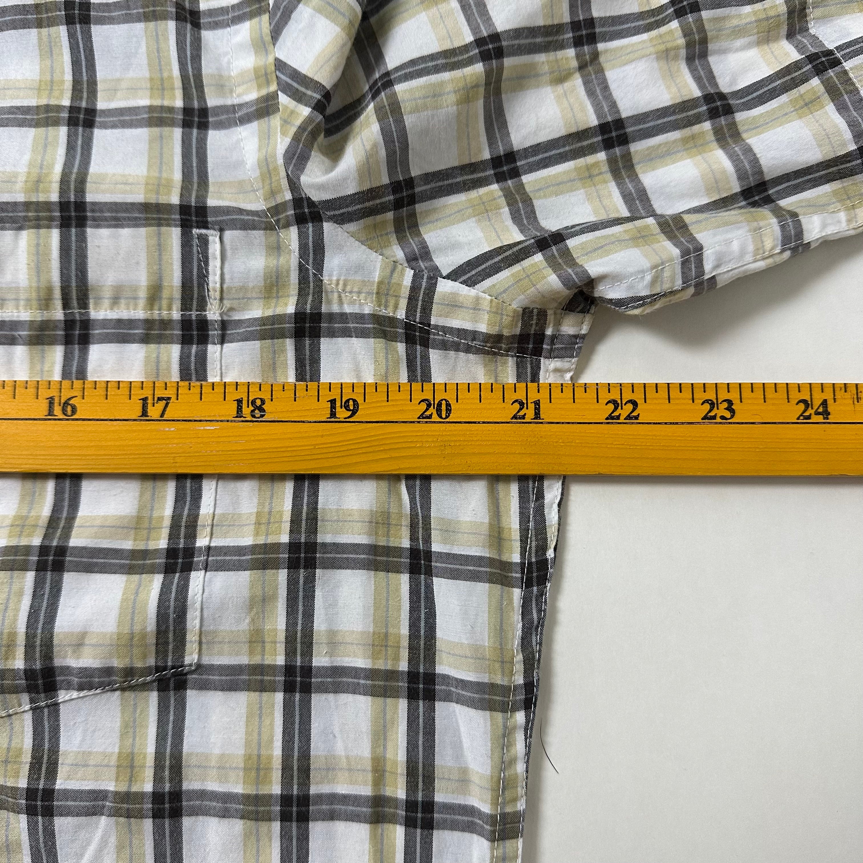 ECKO UNLTD Plaid Button-down Polo Shirt Size Small (Fits Large)