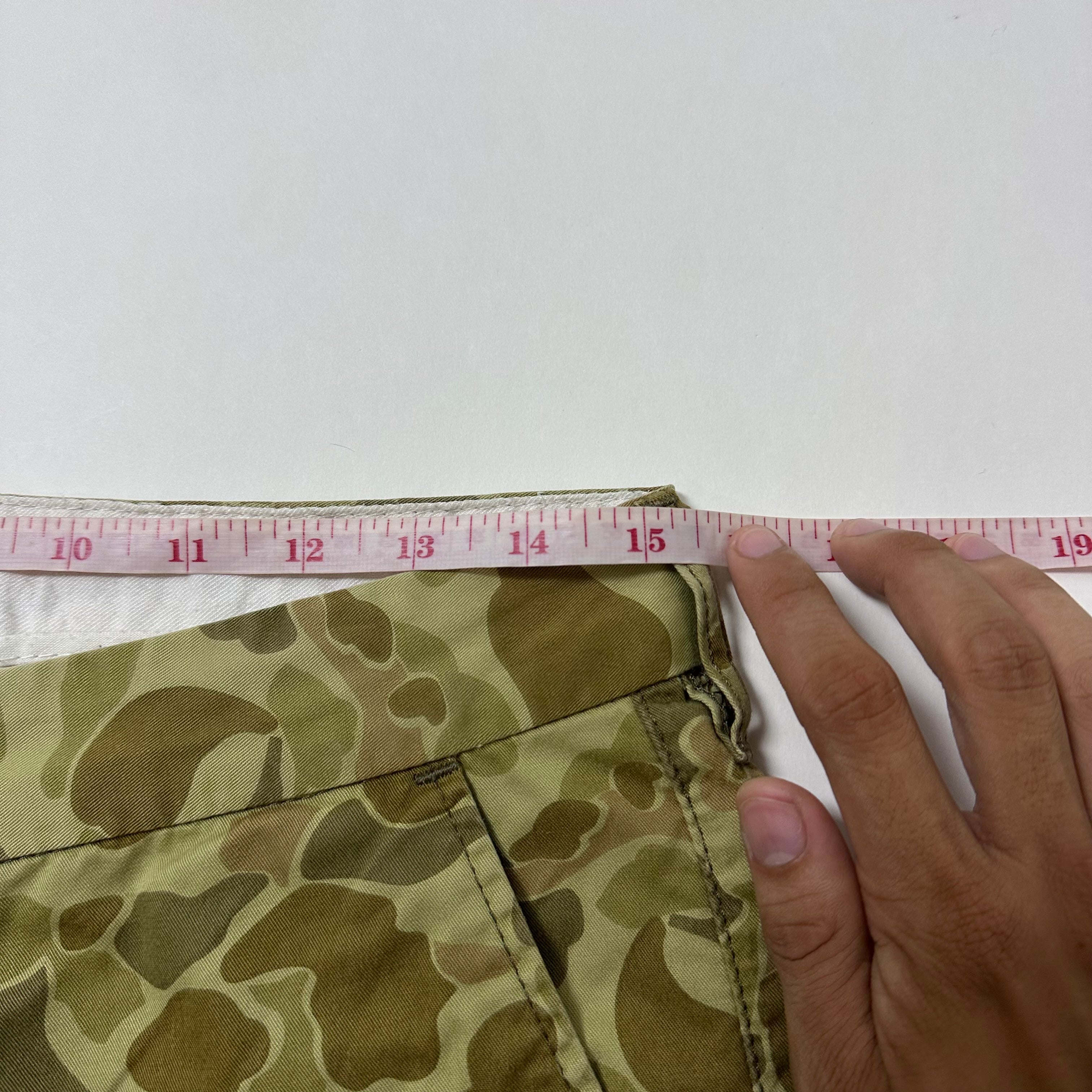 Carhartt WIP Johnson Bermuda Camo Shorts Size 30