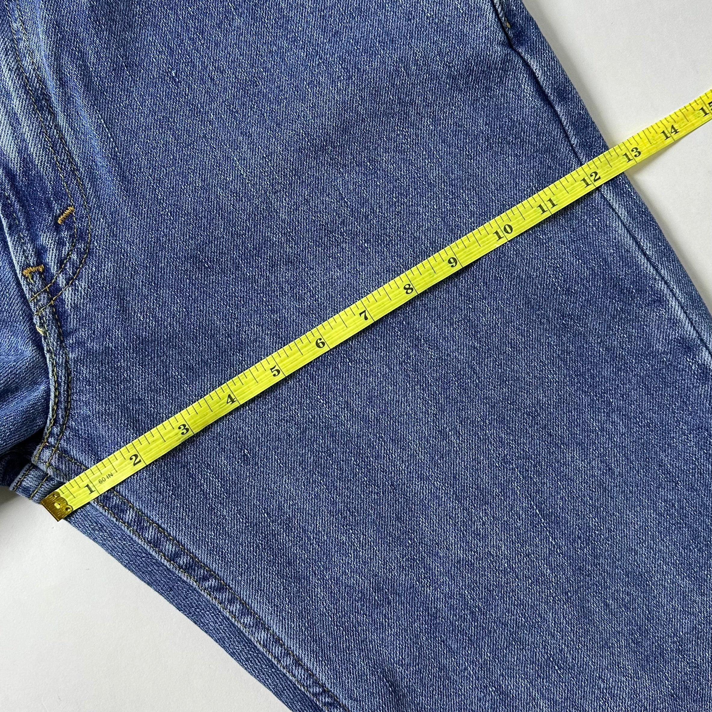 Vintage 2006 Levi’s 505 Regular Straight Fit in Medium Stonewash (Size 33)