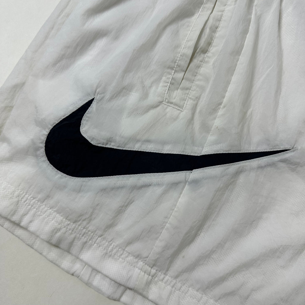 Nike Sportswear Essential High-Rise Woven shorts in White for Women (Size XS 20-28)