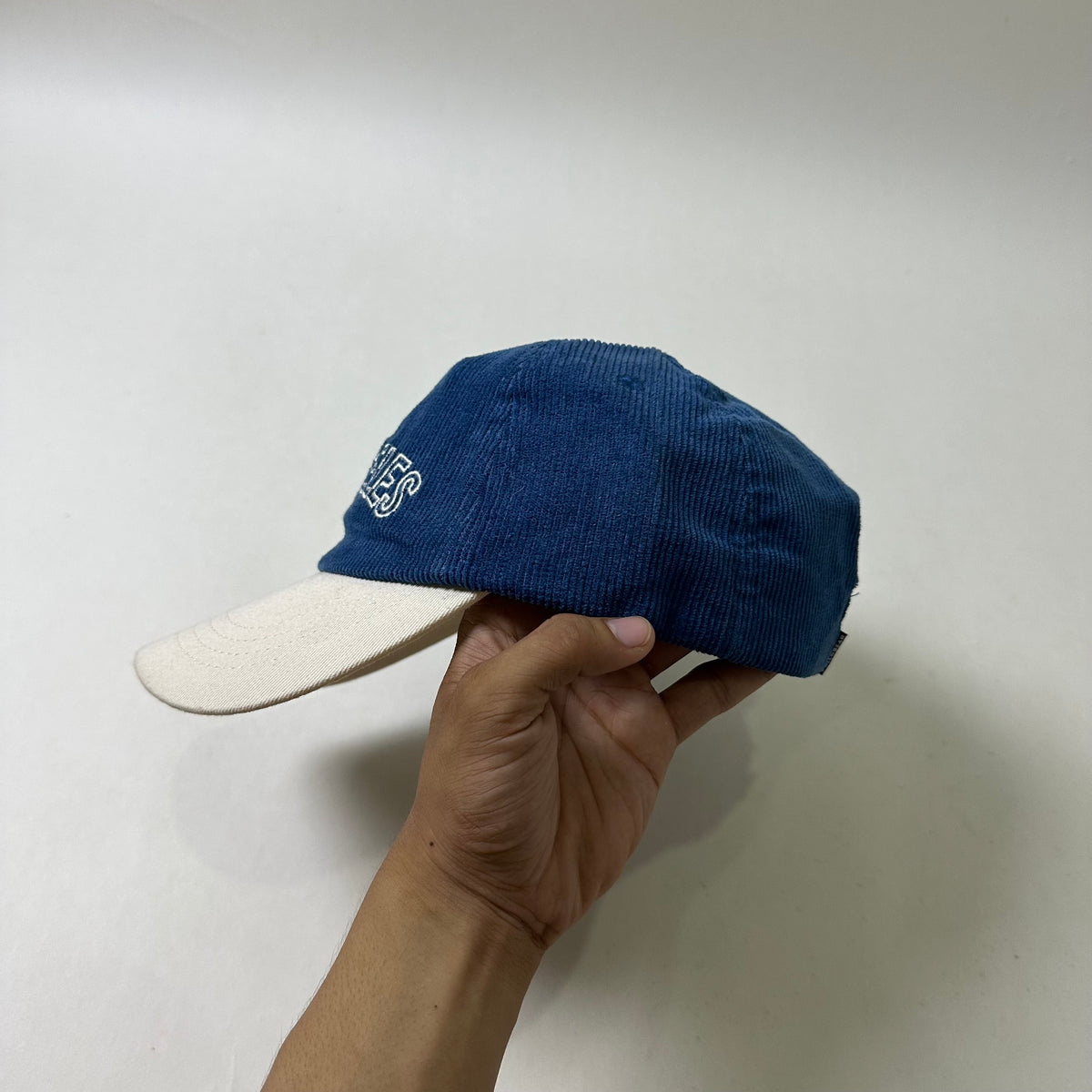 BRAND-NEW PULL&BEAR Los Angeles Corduroy Baseball Cap Two-tone (One Size)