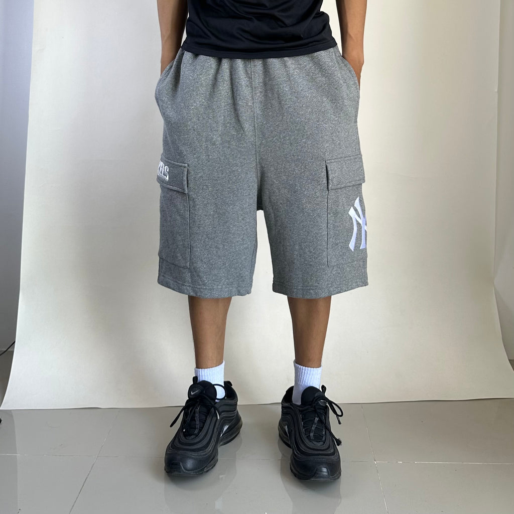 NEW ERA NY Yankees Cargo Sweatshort in Gray (Size XL 34-40) — SOLD