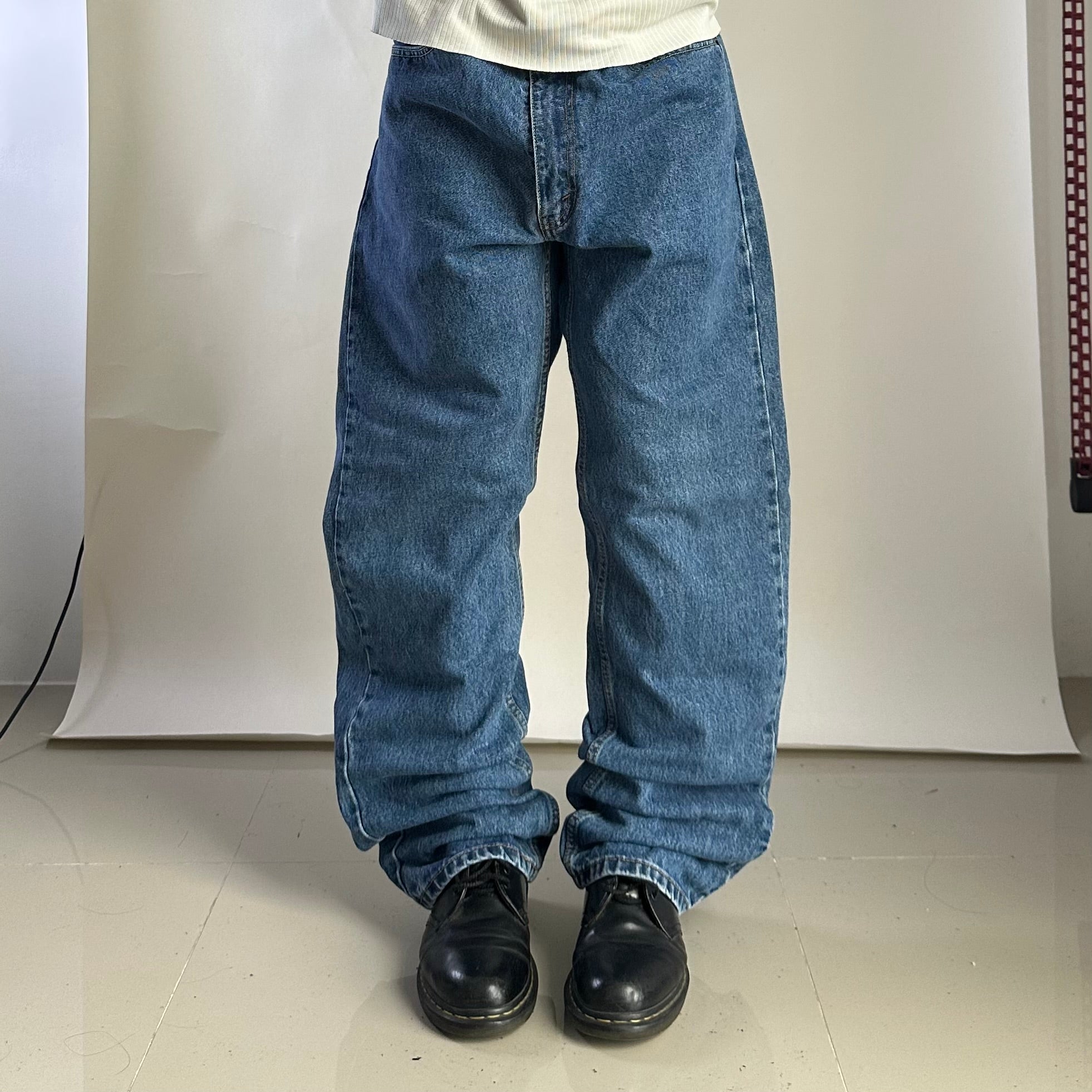 Levi’s 505 Regular Straight Fit Jeans in Medium Stonewash (Size 38)