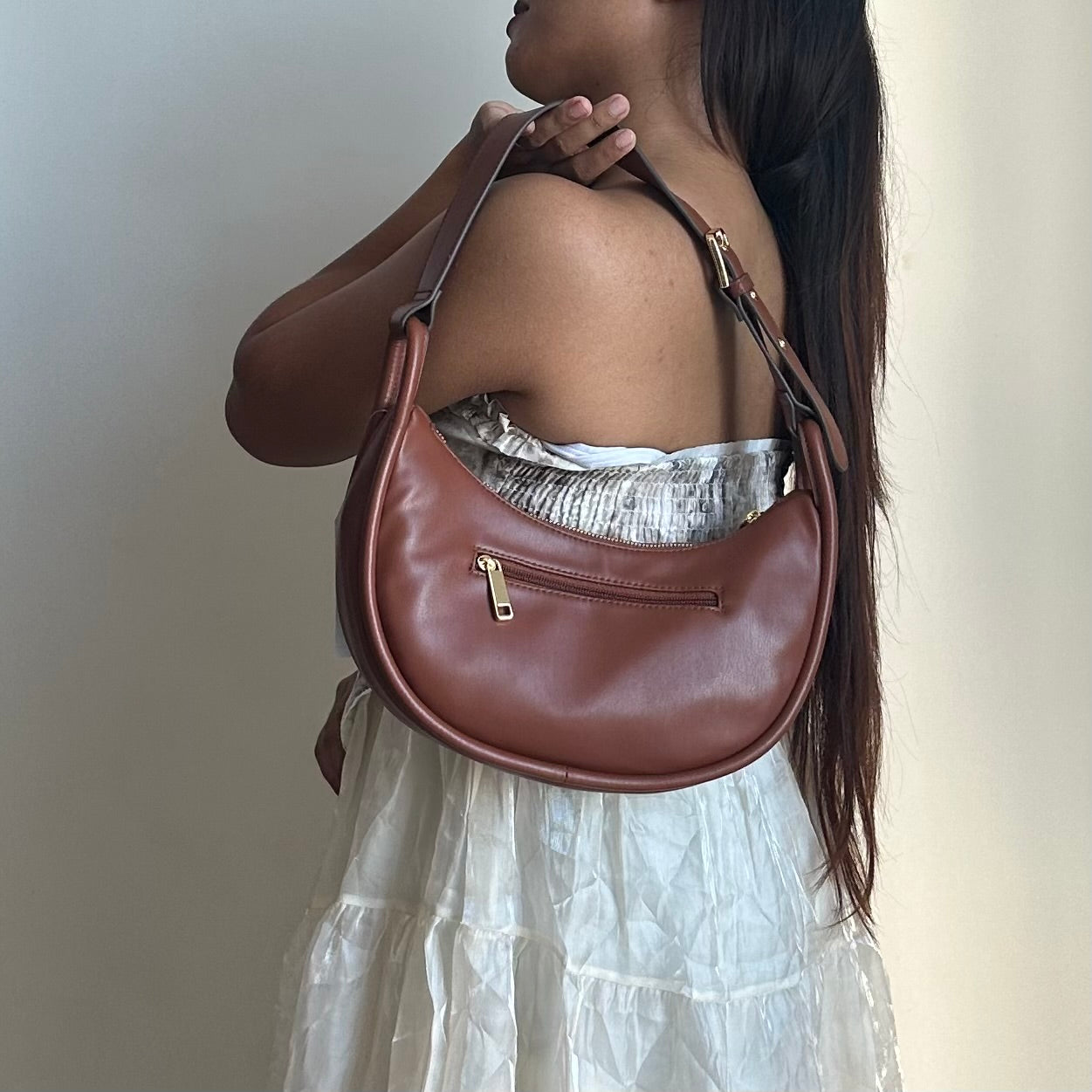 Brand New Time and Tru Women's Faux Leather Griffin Crescent Handbag Cognac