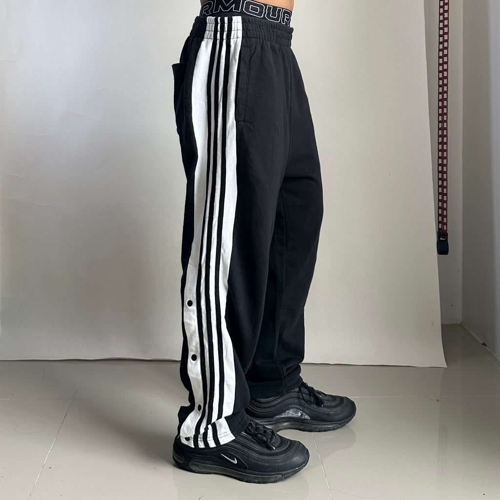 ECKO Unlimited Sweat Pants in Black (Size 30-32) — SOLD
