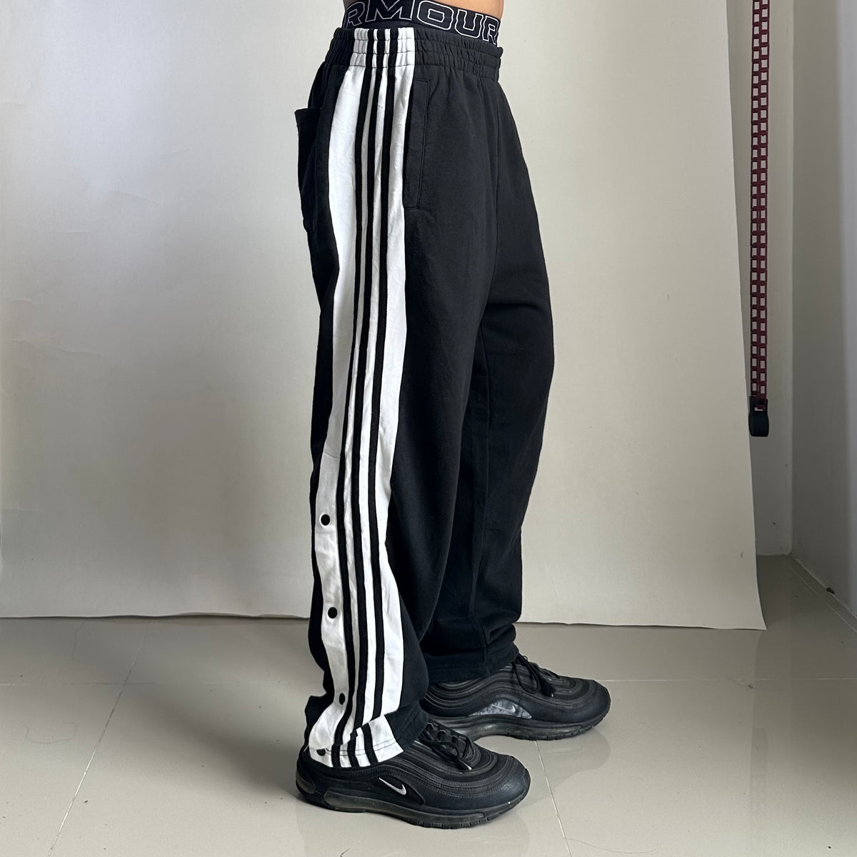 ECKO Unlimited Sweat Pants in Black (Size 30-32) — SOLD