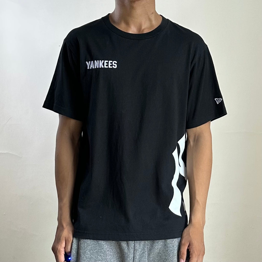 New Era NY Yankees T-shirt in Black (Size Medium)