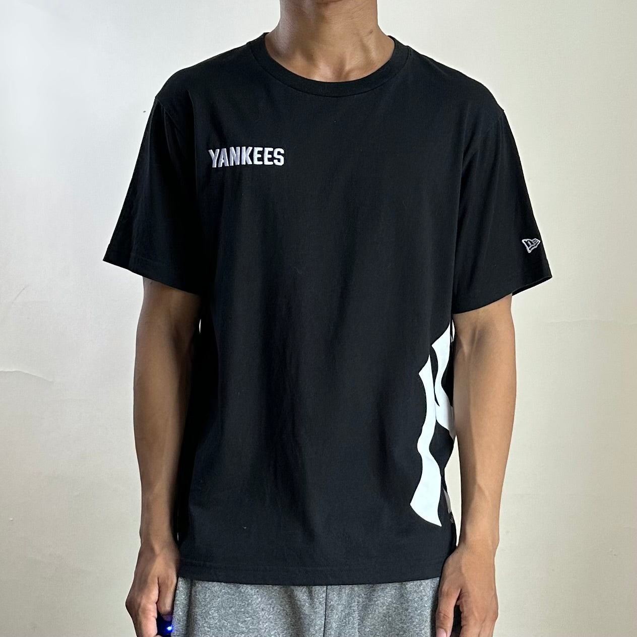 New Era NY Yankees T-shirt in Black (Size Medium)