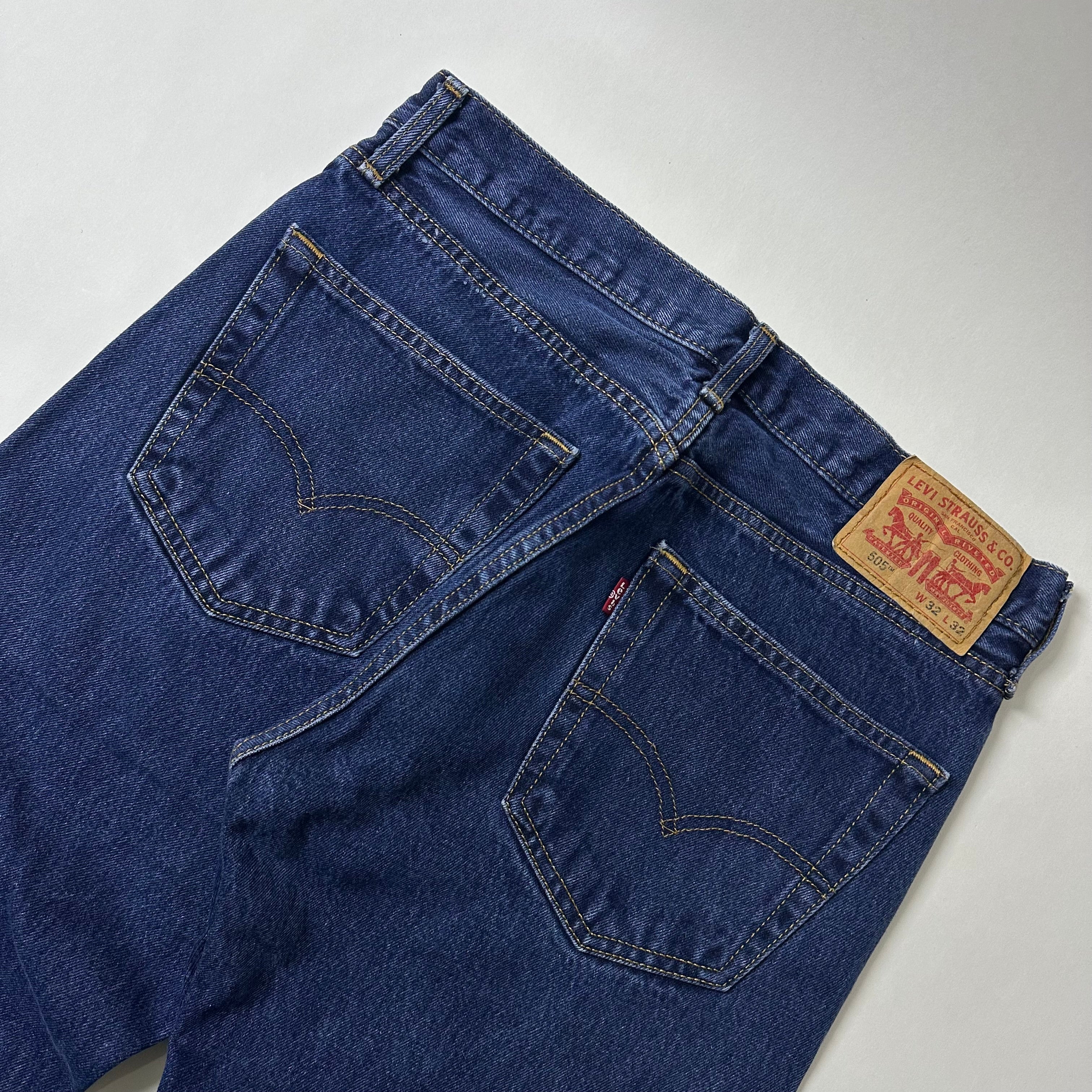 Levi’s 505 Regular Straight Fit in Dark Stonewash Blue Denim (Size 32)