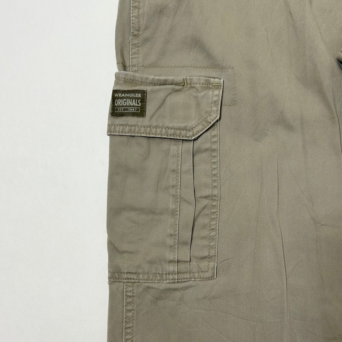 Wrangler Cargo Pants in Khaki (Size 36) — SOLD