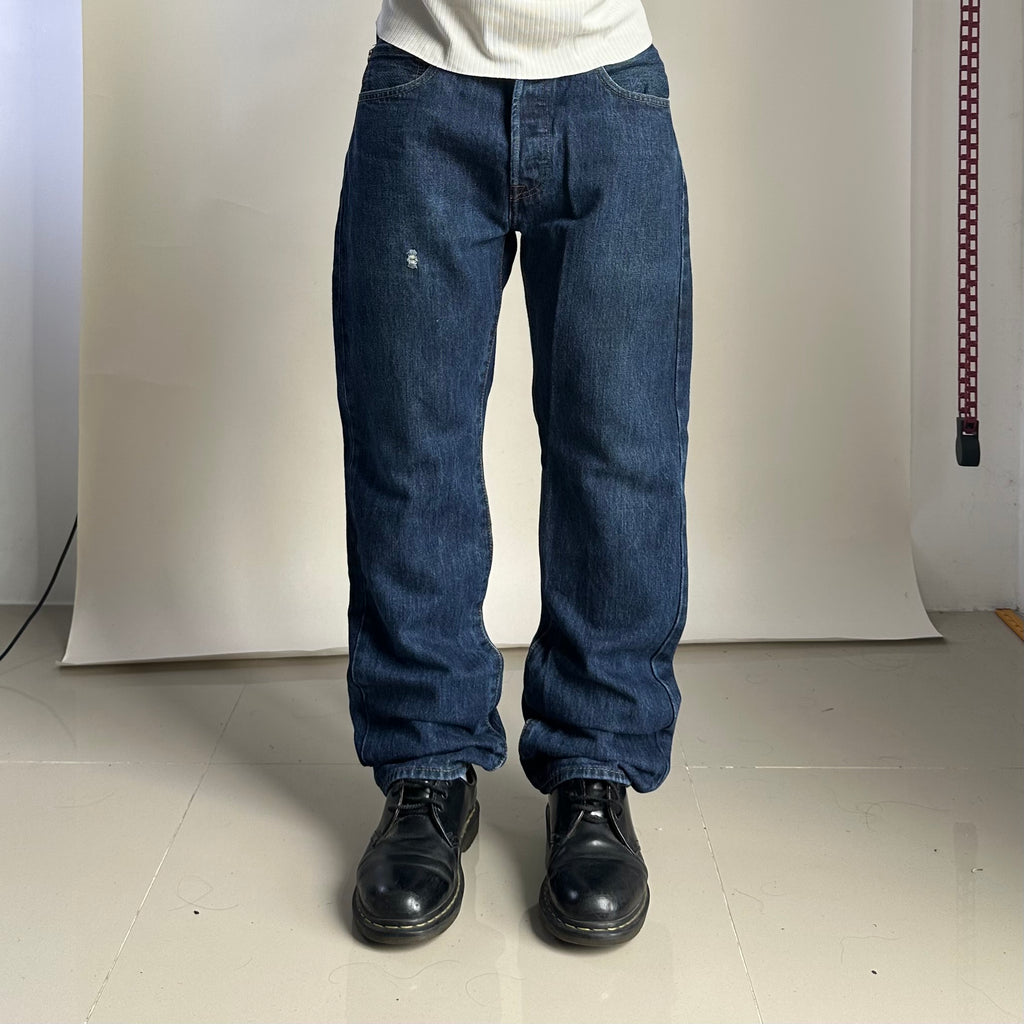 Levi’s 501 Original Fit Jeans Extended Patch Button Fly in Rinse Dark Wash (Size 32)