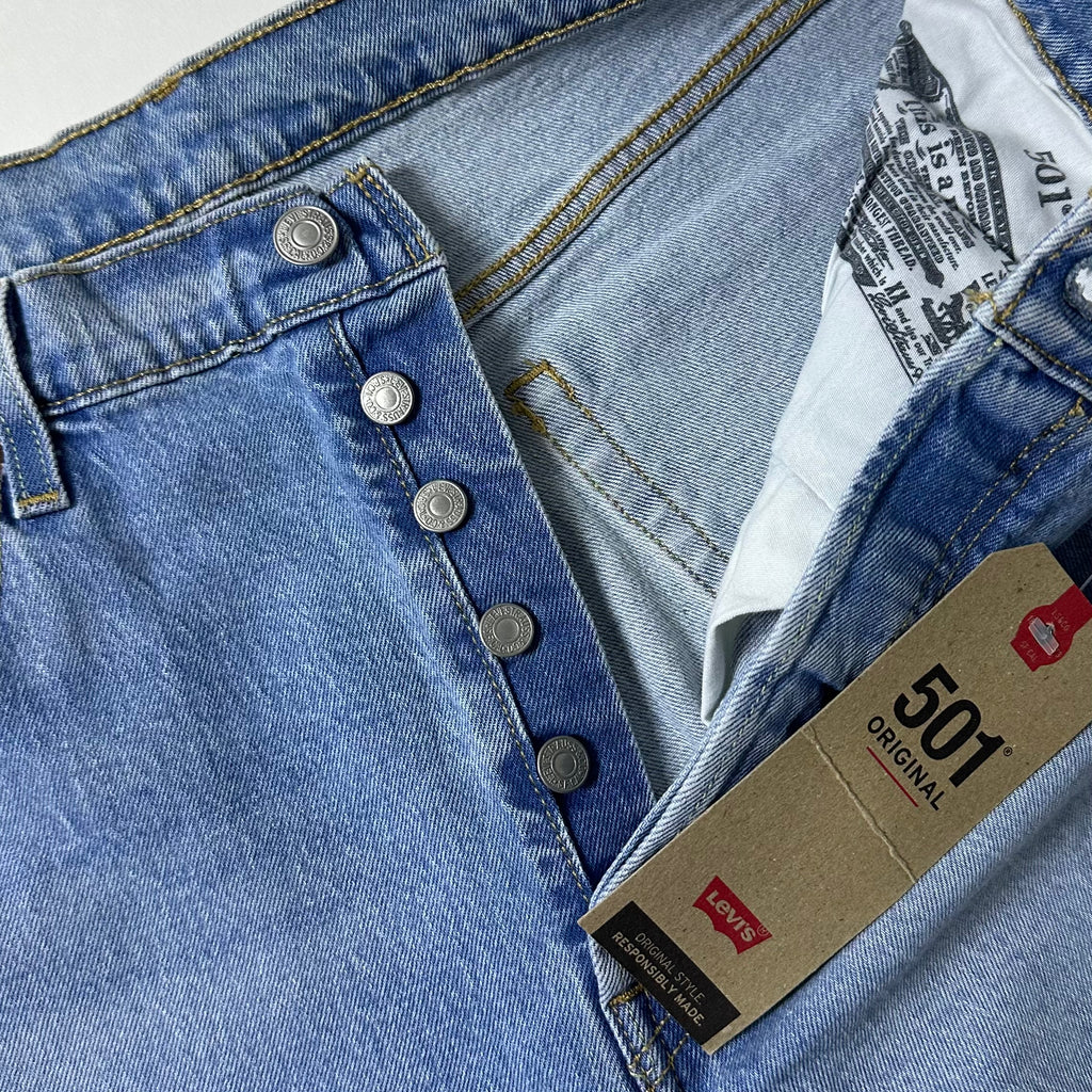 BRAND-NEW Levi’s 501 Women’s High Rise Straight Leg Jeans in Light Wash Blue (Size 33)