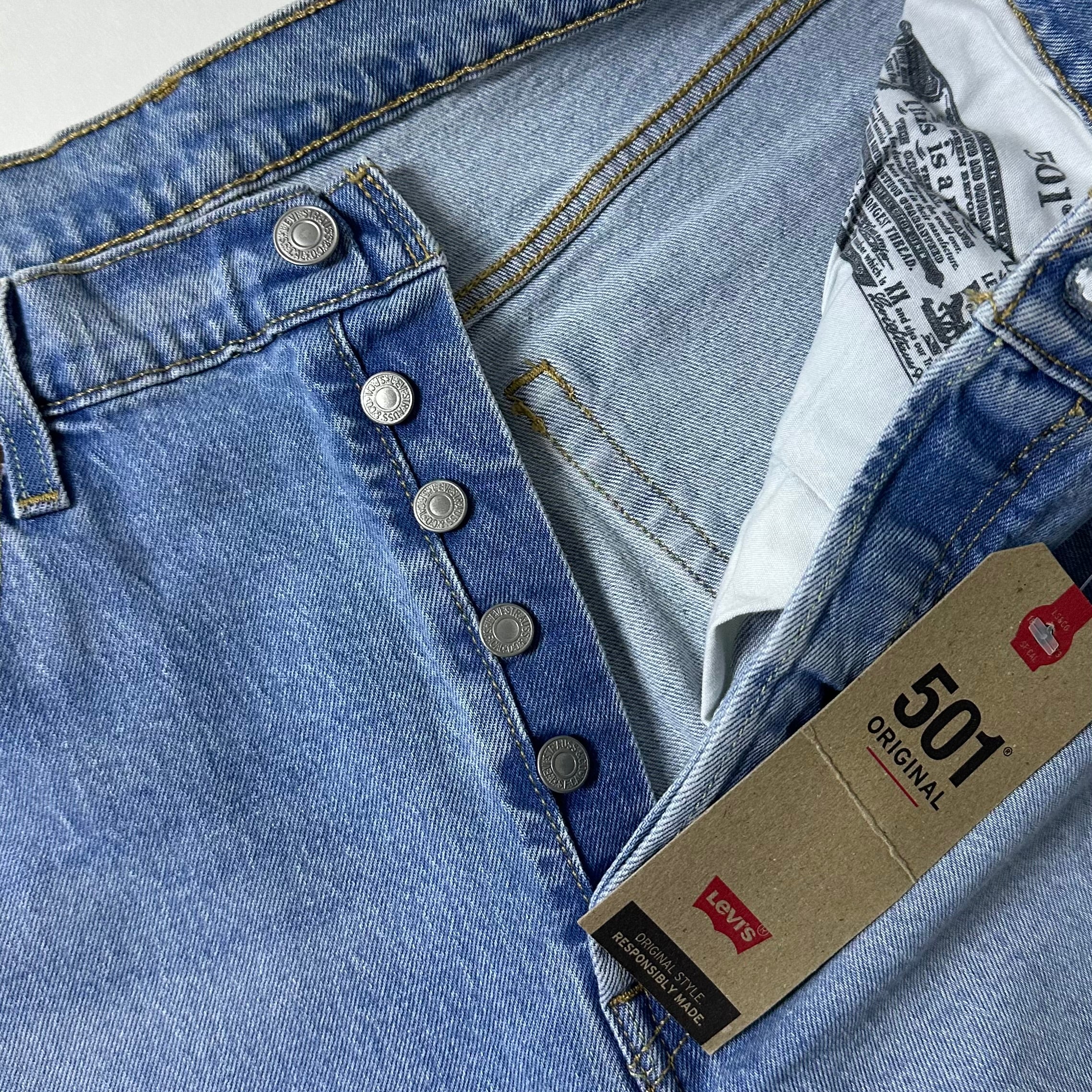 BRAND-NEW Levi’s 501 Women’s High Rise Straight Leg Jeans in Light Wash Blue (Size 33)