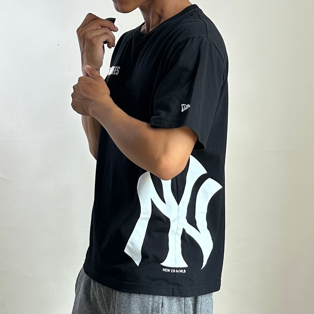 New Era NY Yankees T-shirt in Black (Size Medium)