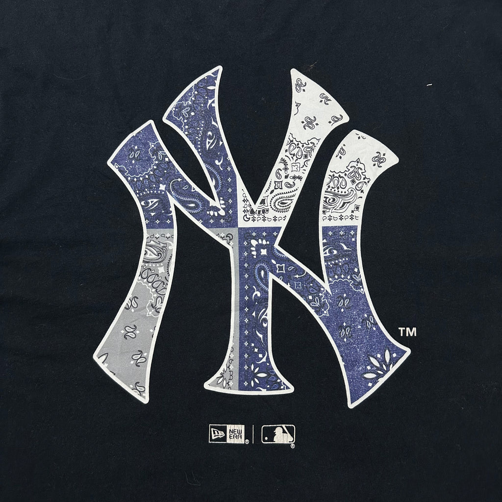 New Era MLB Paisley T-shirt New York Yankees Logo Black Medium (Fits Large)