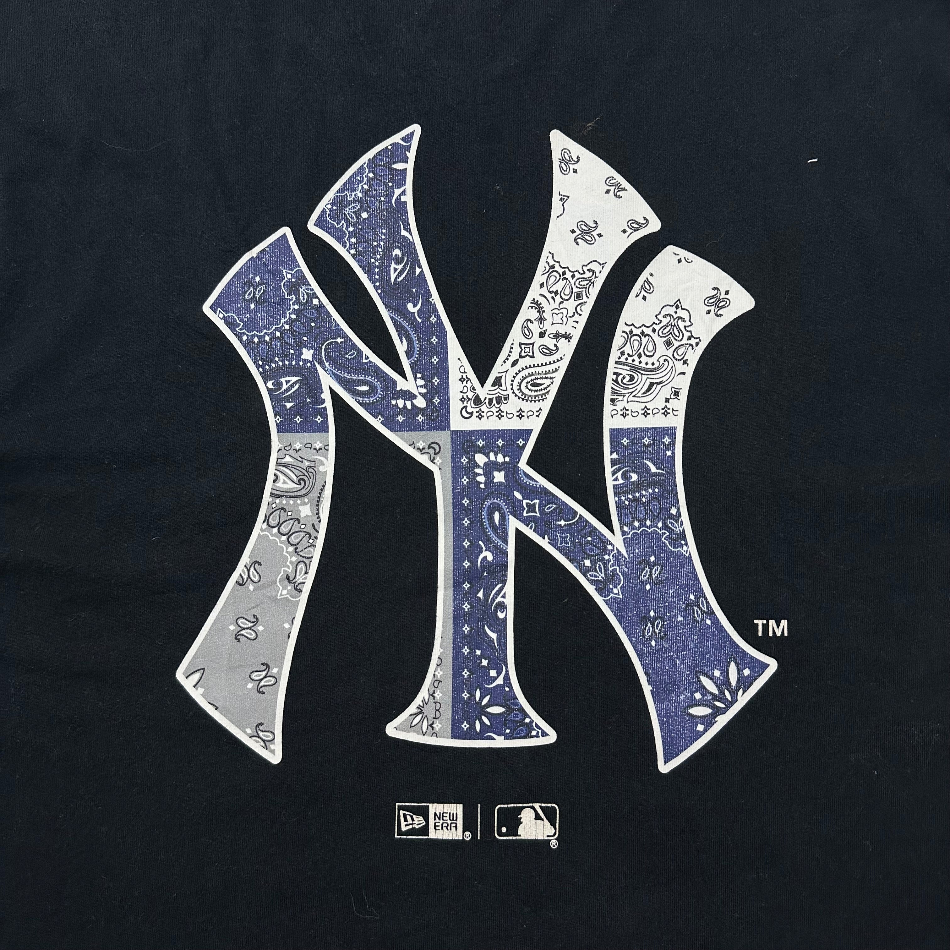 New Era MLB Paisley T-shirt New York Yankees Logo Black Medium (Fits Large)