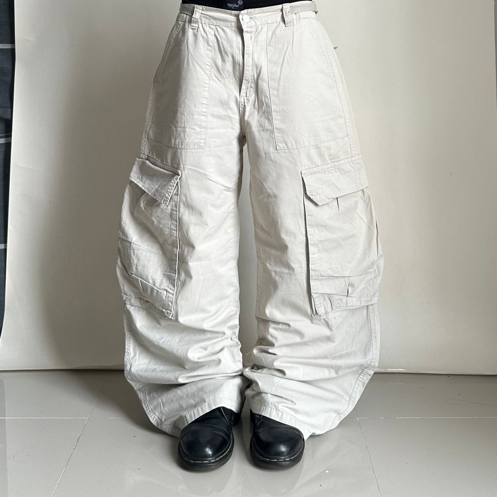 PULL&BEAR Baggy Cargo Pants in Beige (Size 30-32)