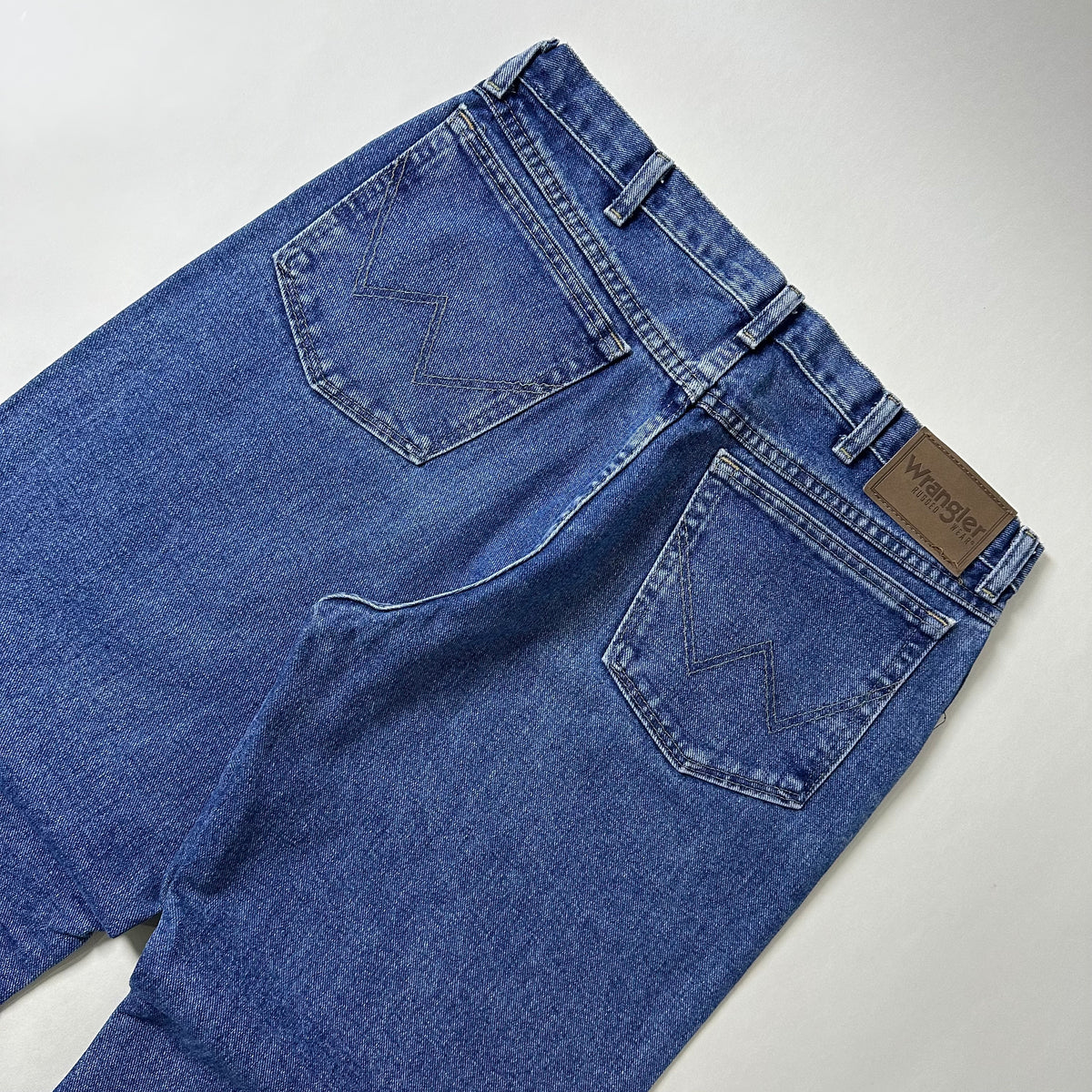 Wrangler Rugged Wear Relaxed Fit Jeans in Antique Indigo Wash (Size 34)