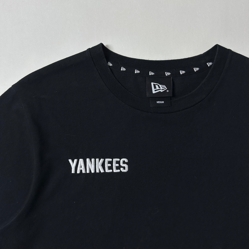New Era NY Yankees T-shirt in Black (Size Medium)