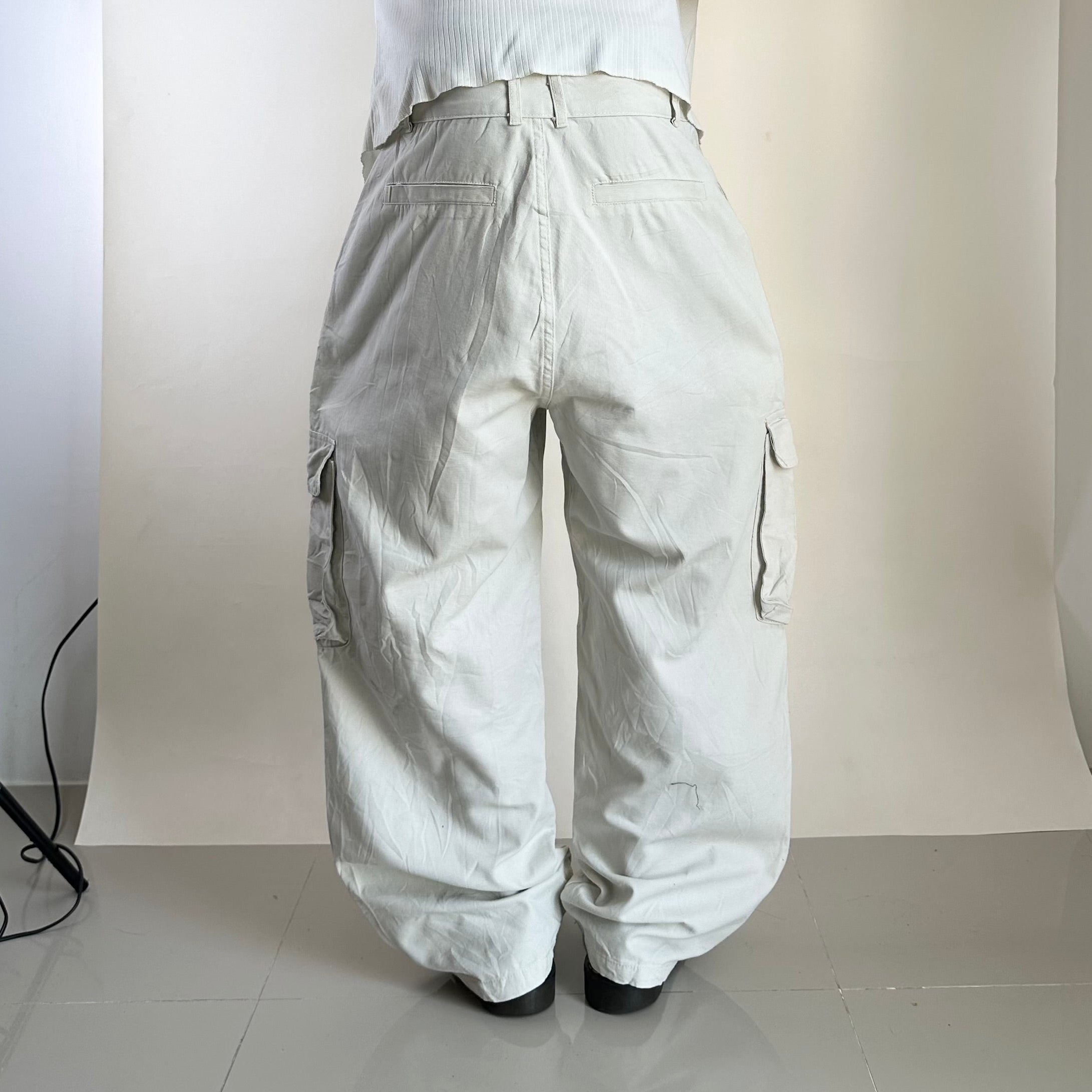 Random Baggy Pants with Multi-Pockets White (Size 29)
