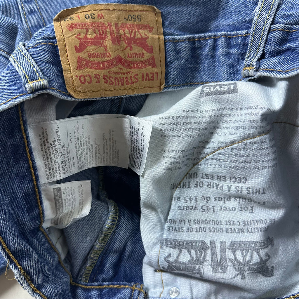 Levi’s 550 Relaxed Fit Jeans in Medium Stonewash (Size 30)