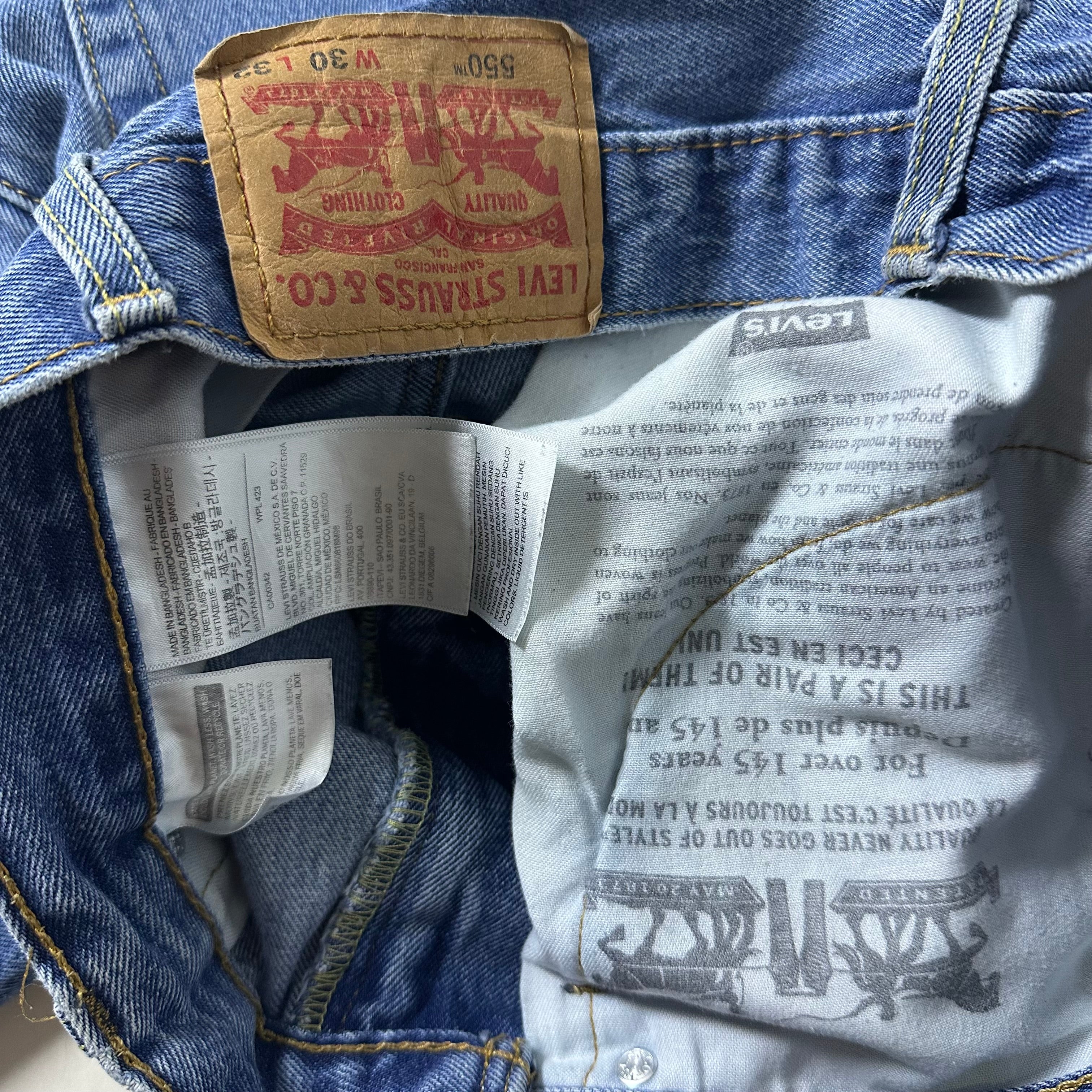 Levi’s 550 Relaxed Fit Jeans in Medium Stonewash (Size 30)